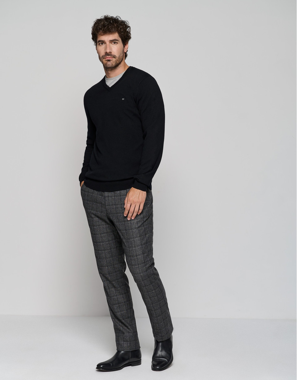 Dark wool sweater with V-neck  - Man - AW2023 | Roberto Verino