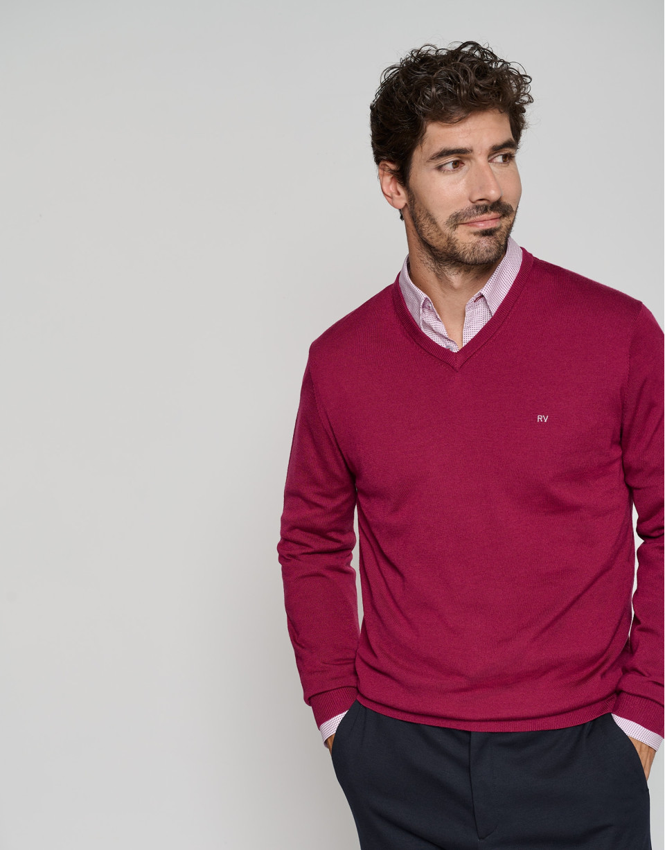 Jersey cuello pico color ciruela