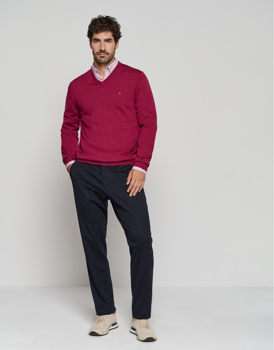 Jersey cuello pico color ciruela