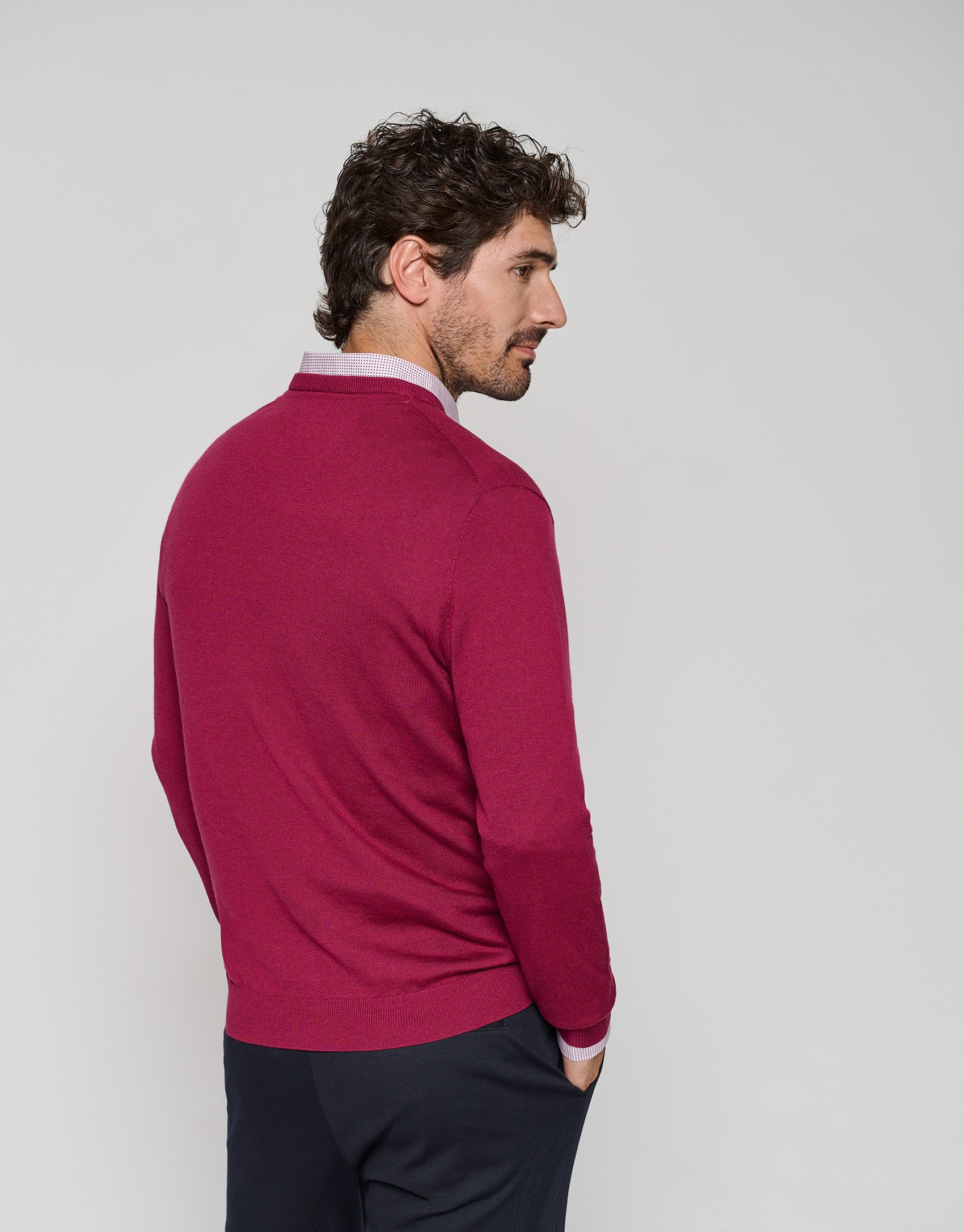Jersey cuello pico color ciruela
