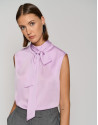 Top con lazada tejido satinado berenjena