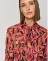 Camisa manga larga con lazada crepe Georgette floral grande buganvilla