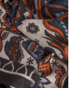 Fular crudo estampado paisley tonos azul/naranja/marrón