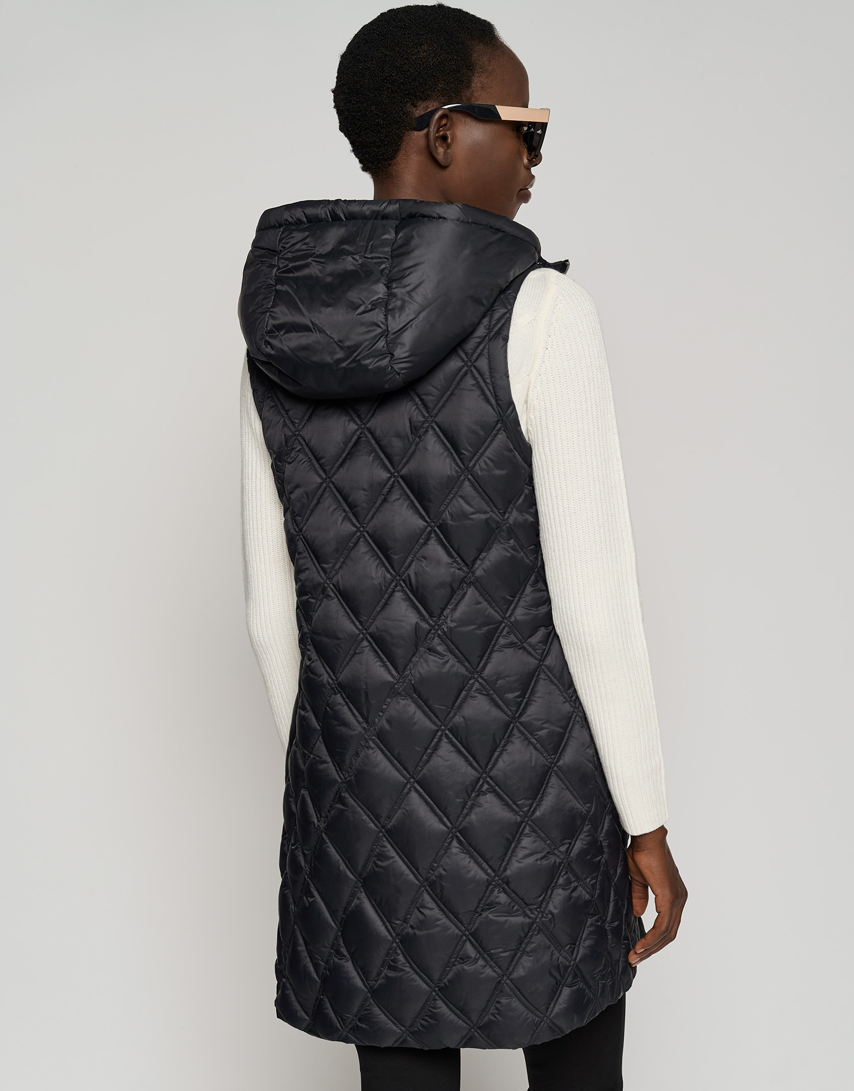 Long black quilted vest - Woman - AW2023 | Roberto Verino