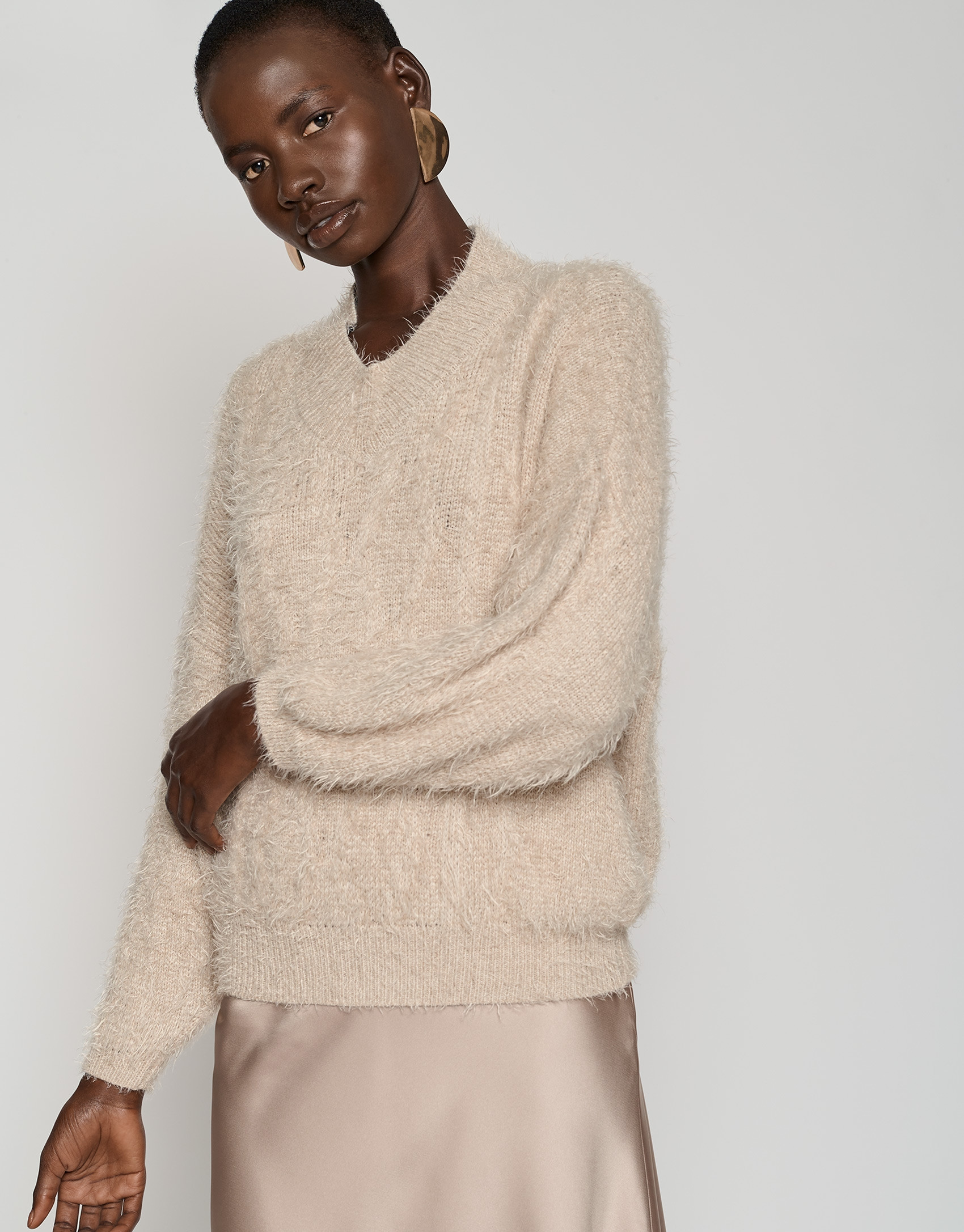 Camel oversize plush sweater - Woman - AW2023 | Roberto Verino