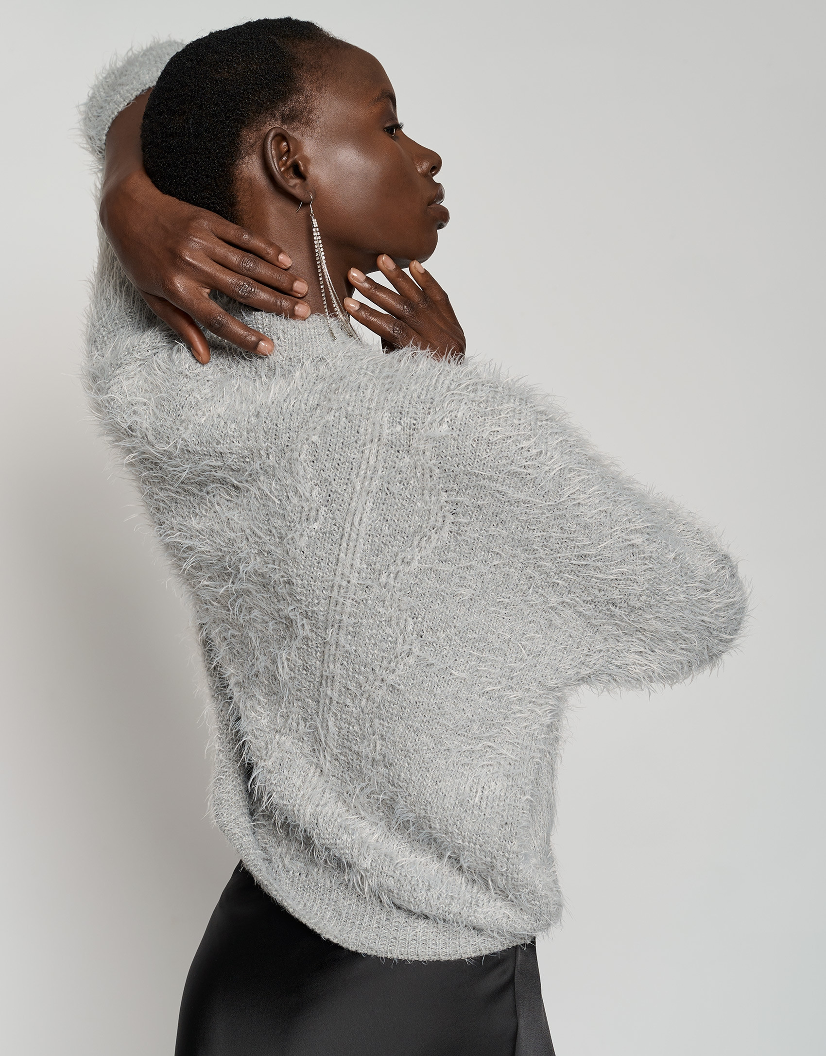 Gray oversize plush sweater - Woman - AW2023 | Roberto Verino
