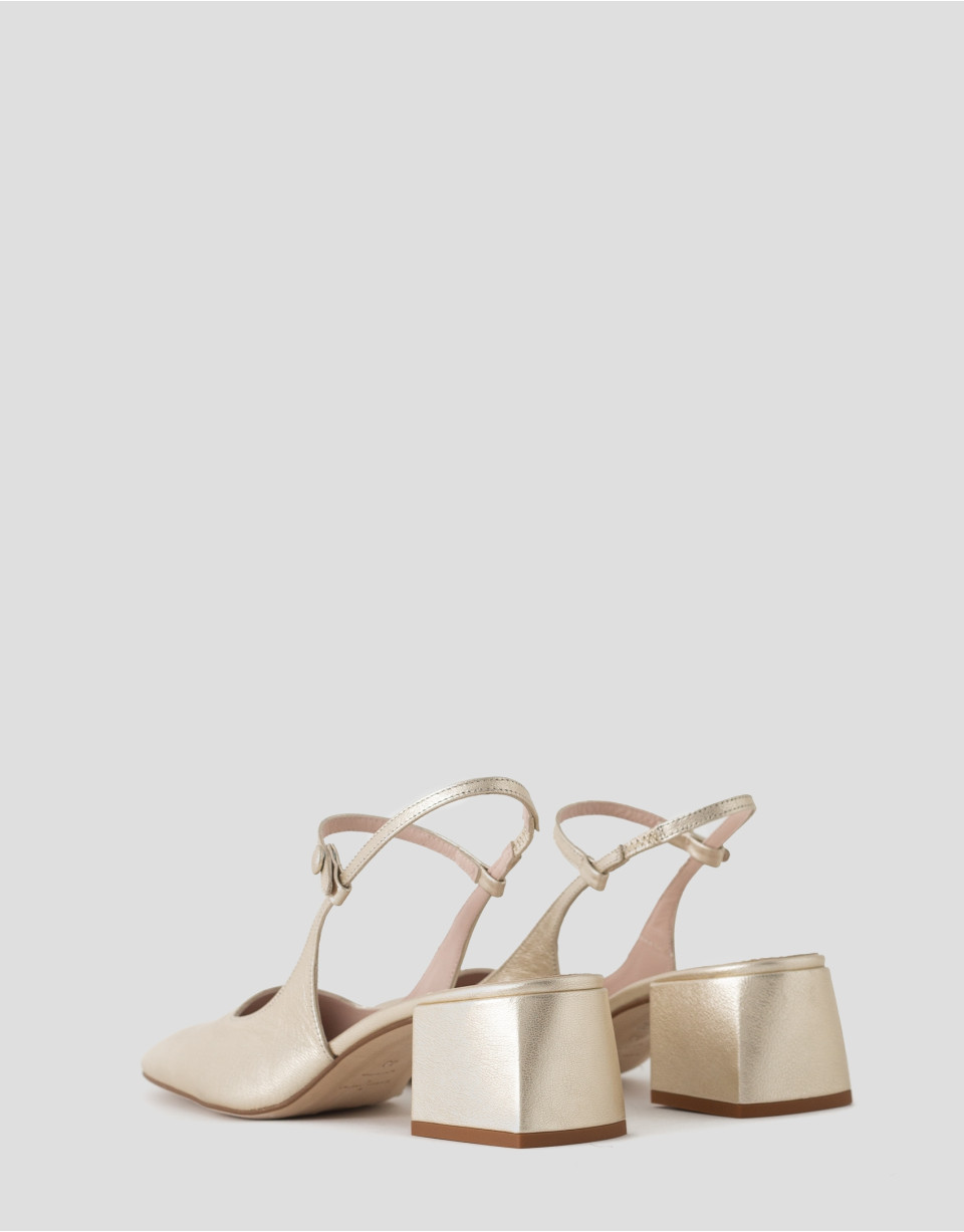 Gold leather shoes with medium square heel