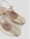 Gold leather shoes with medium square heel