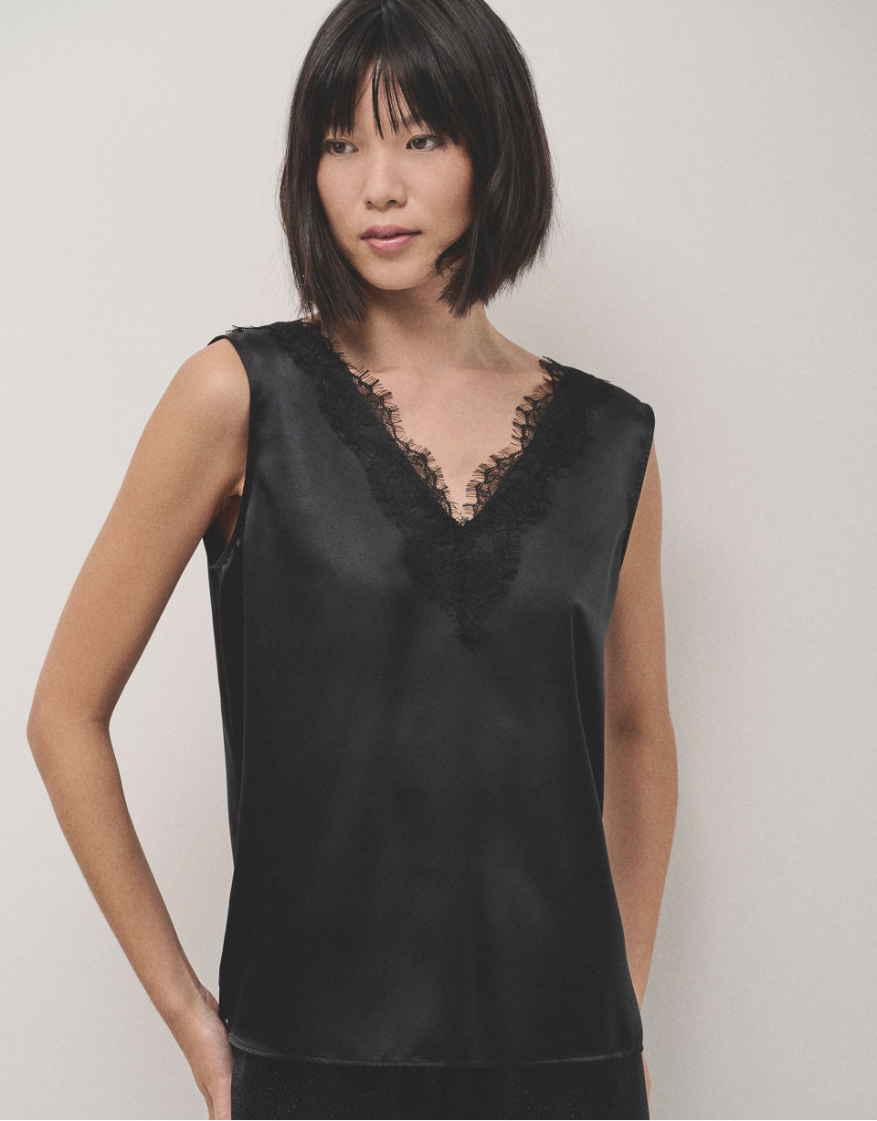Black lace top with V-neck - Woman - SS2024 | Roberto Verino