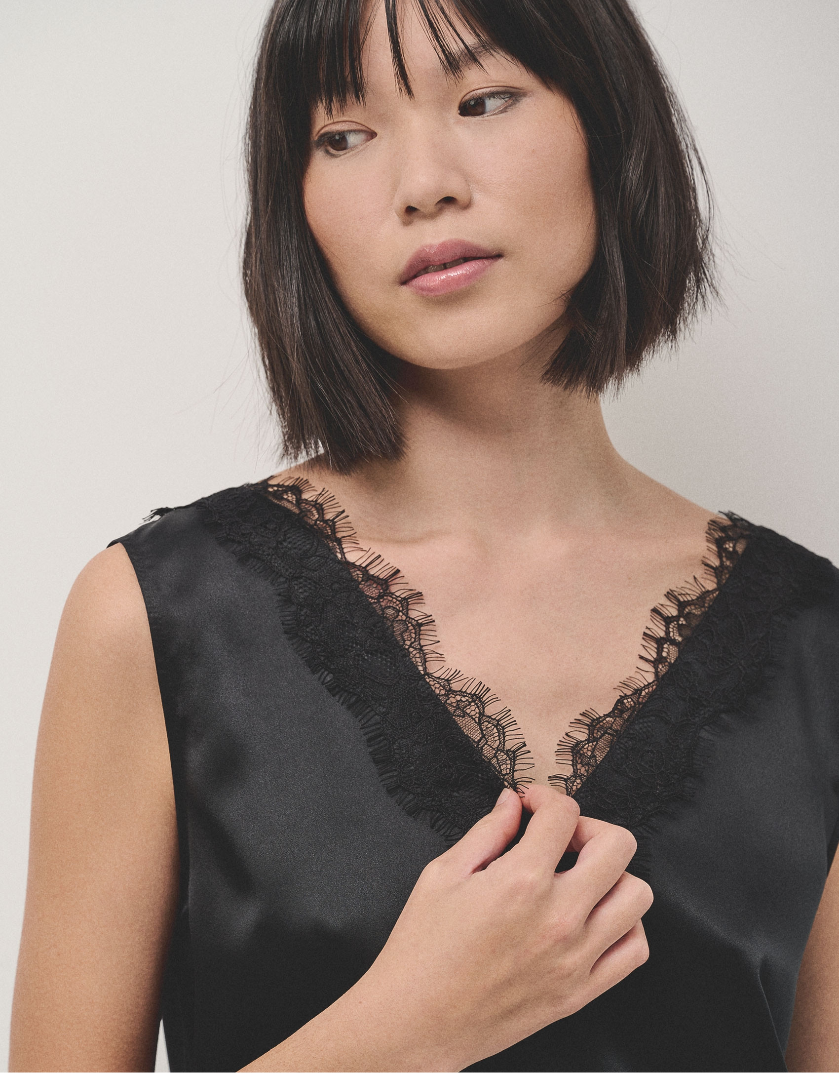 Black lace top with V-neck - Woman - SS2024 | Roberto Verino