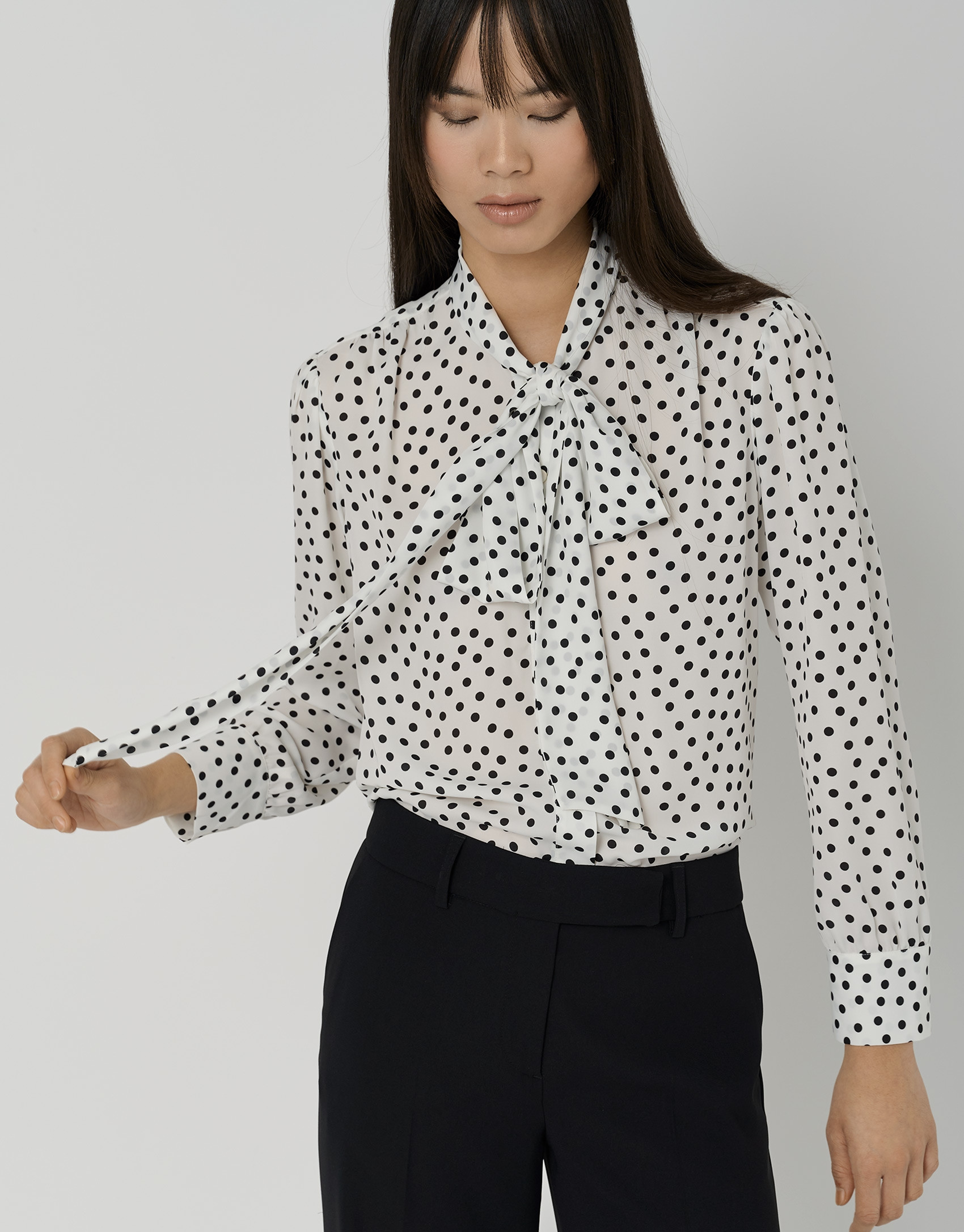 Blouse with bow and black and white dotted print | Roberto Verino