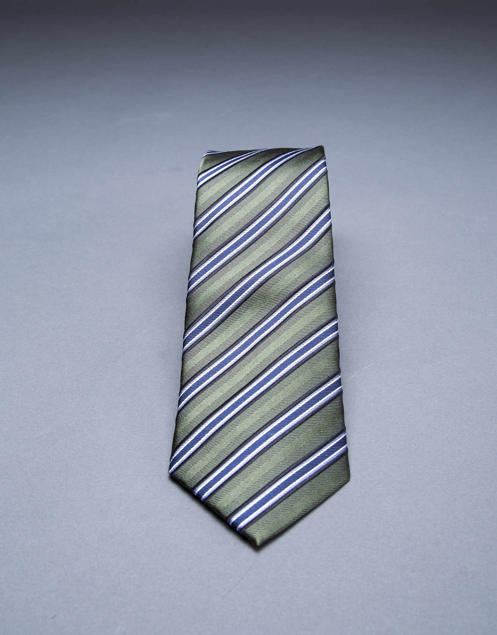 Corbata multirayas kaki azul