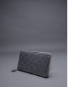 Cartera en piel negra con grabado RV