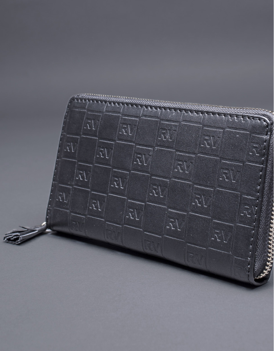 Cartera en piel negra con grabado RV