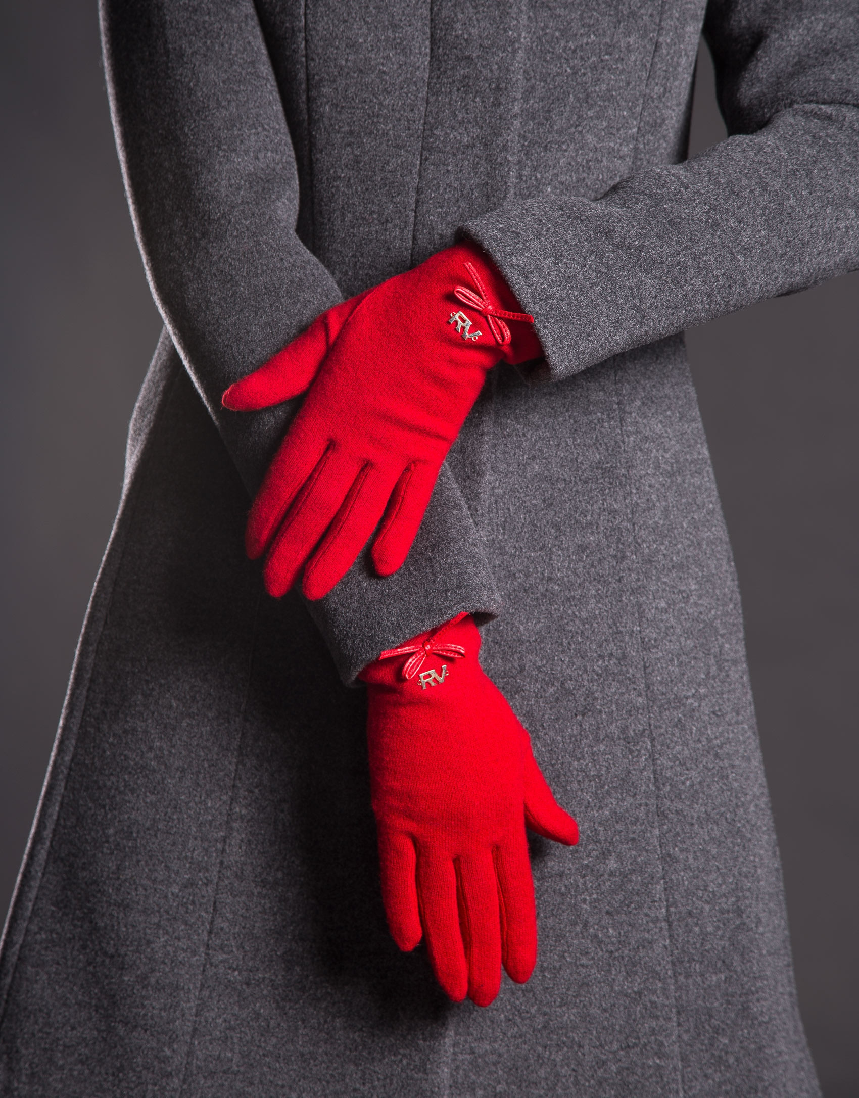 Knit gloves with trimming and brown leather bow 