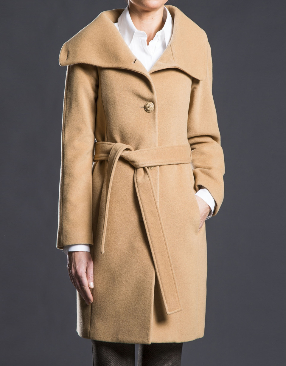 Camel overcoat with fur collar