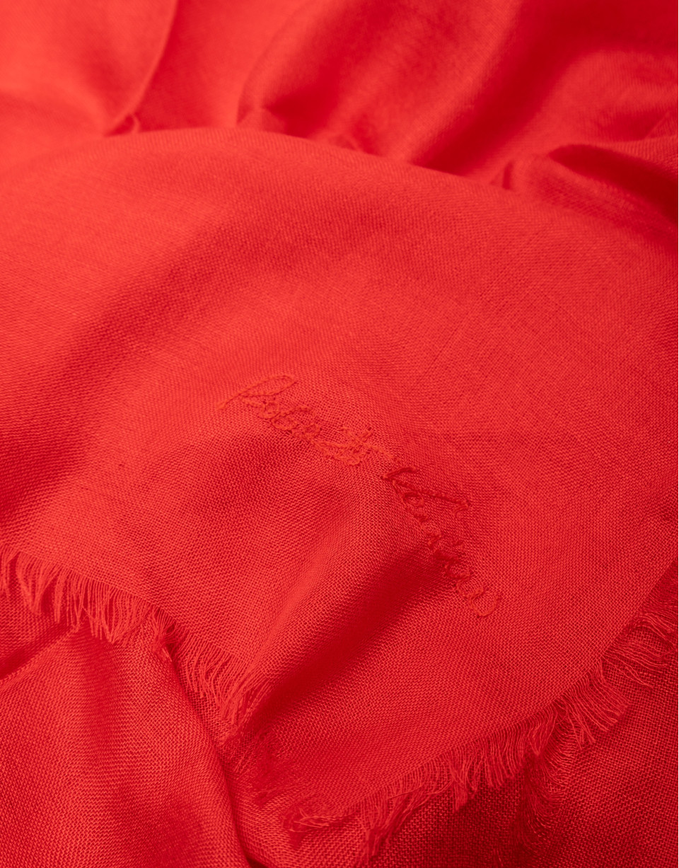 Fular modal rojo con logo bordado a mano