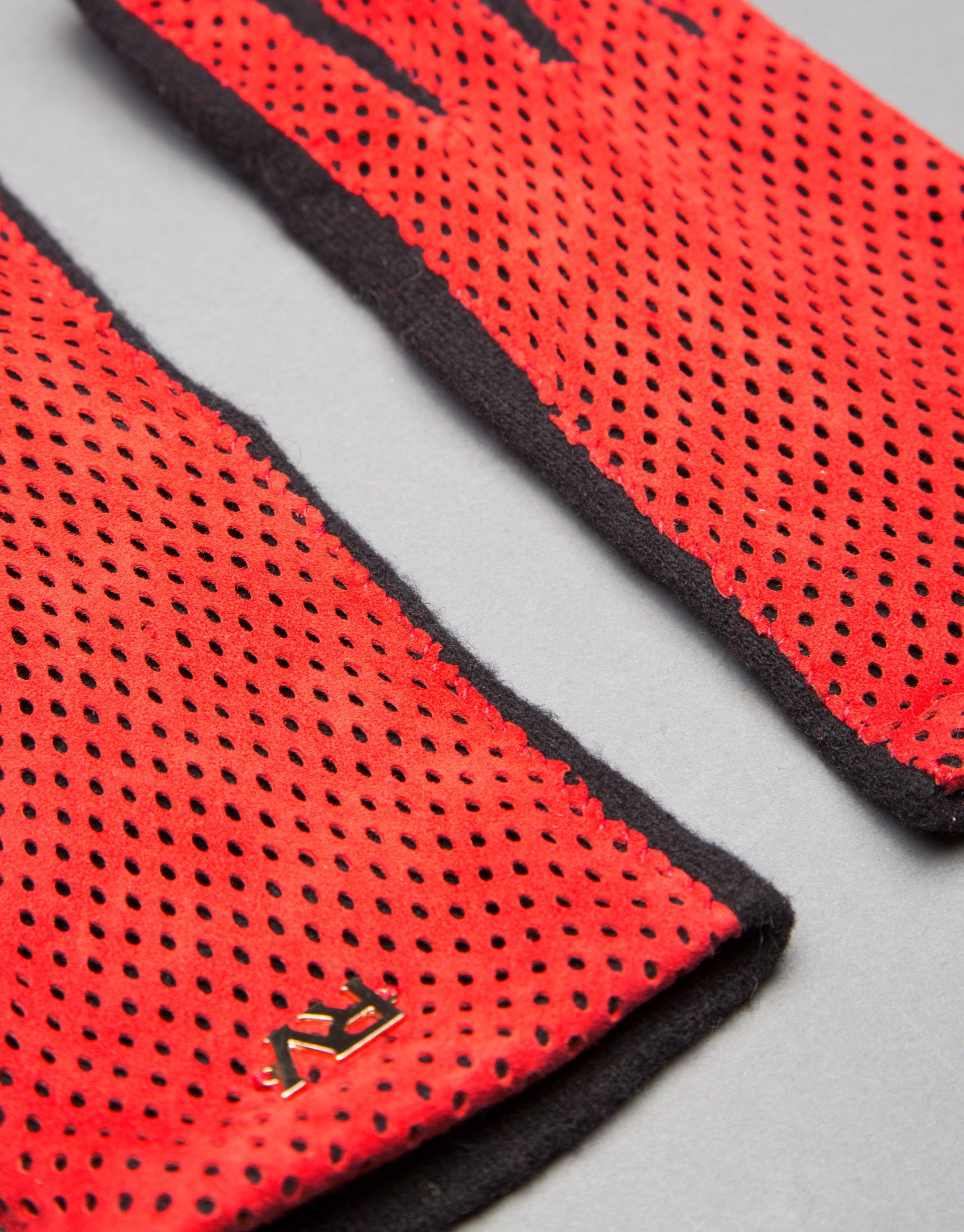 Black knit gloves with red embossed suede 