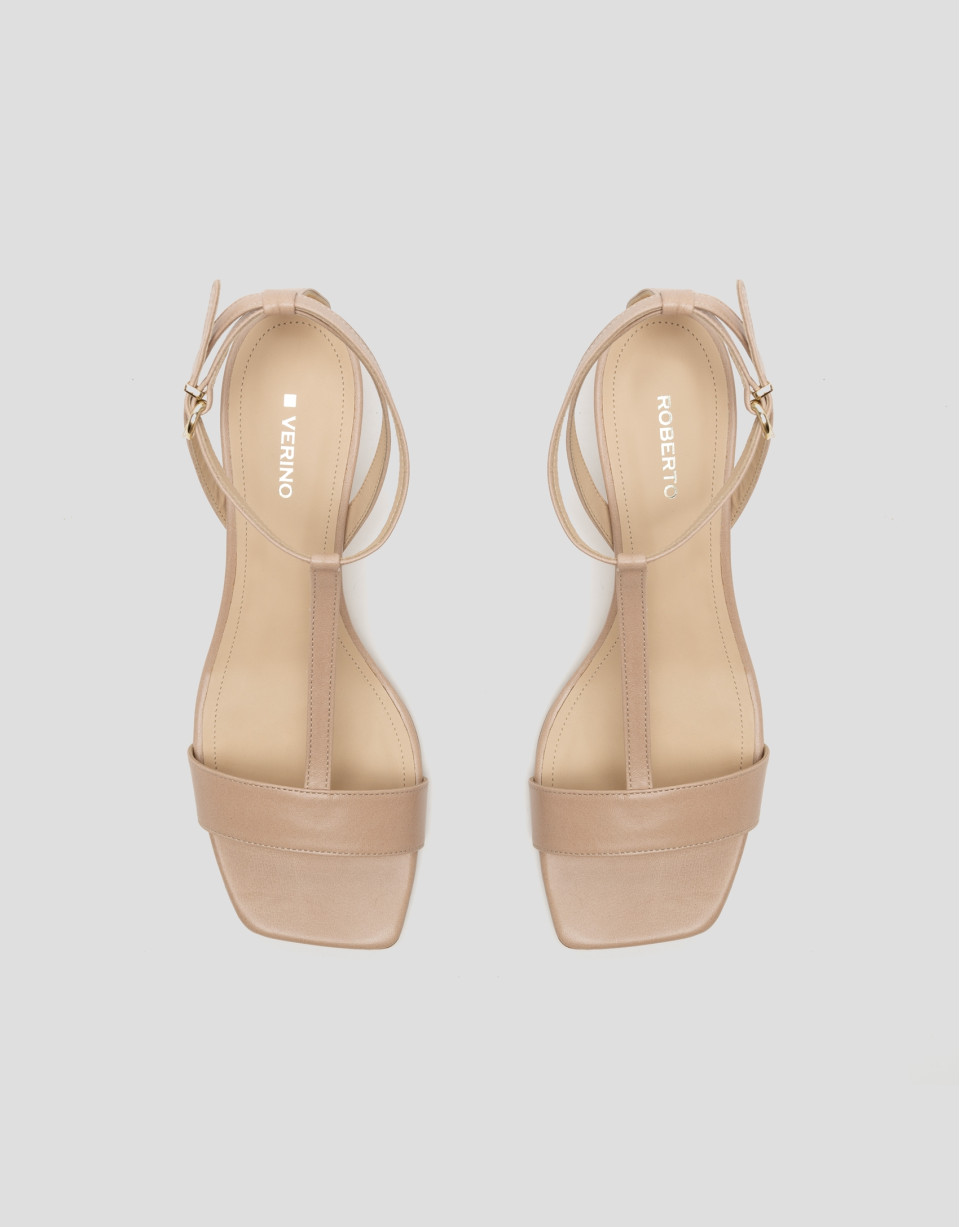 Open sandal with straps in beige leather