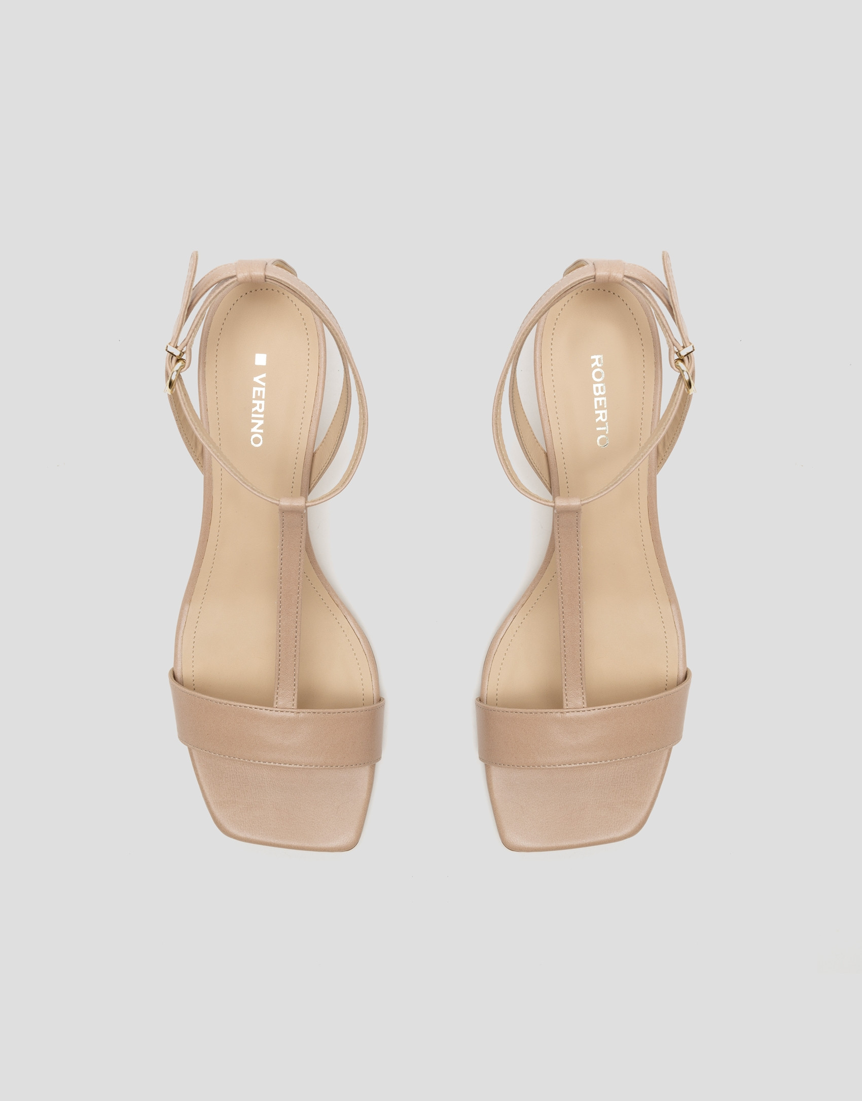 Sandalia abierta con tiras en piel beige