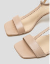 Open sandal with straps in beige leather