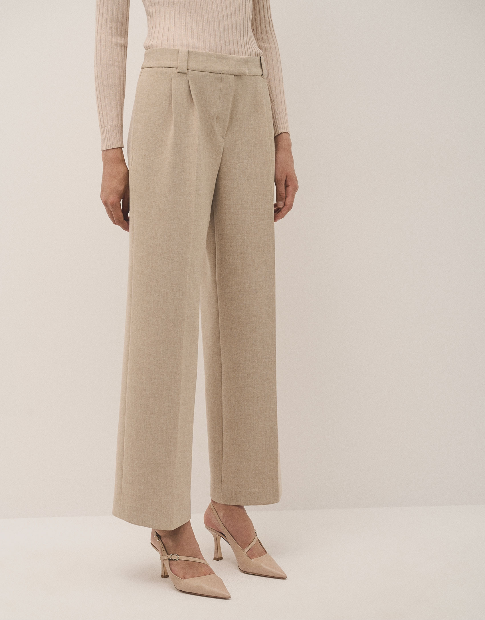 Beige straight double crepe pants with darts | Roberto Verino