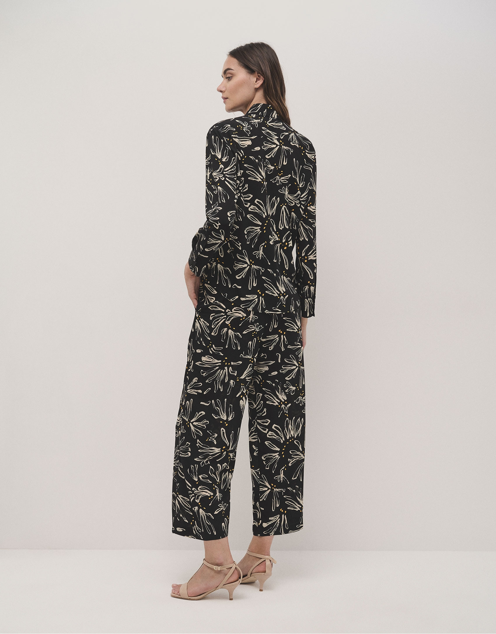 Black and beige floral print palazzo pants | Roberto Verino