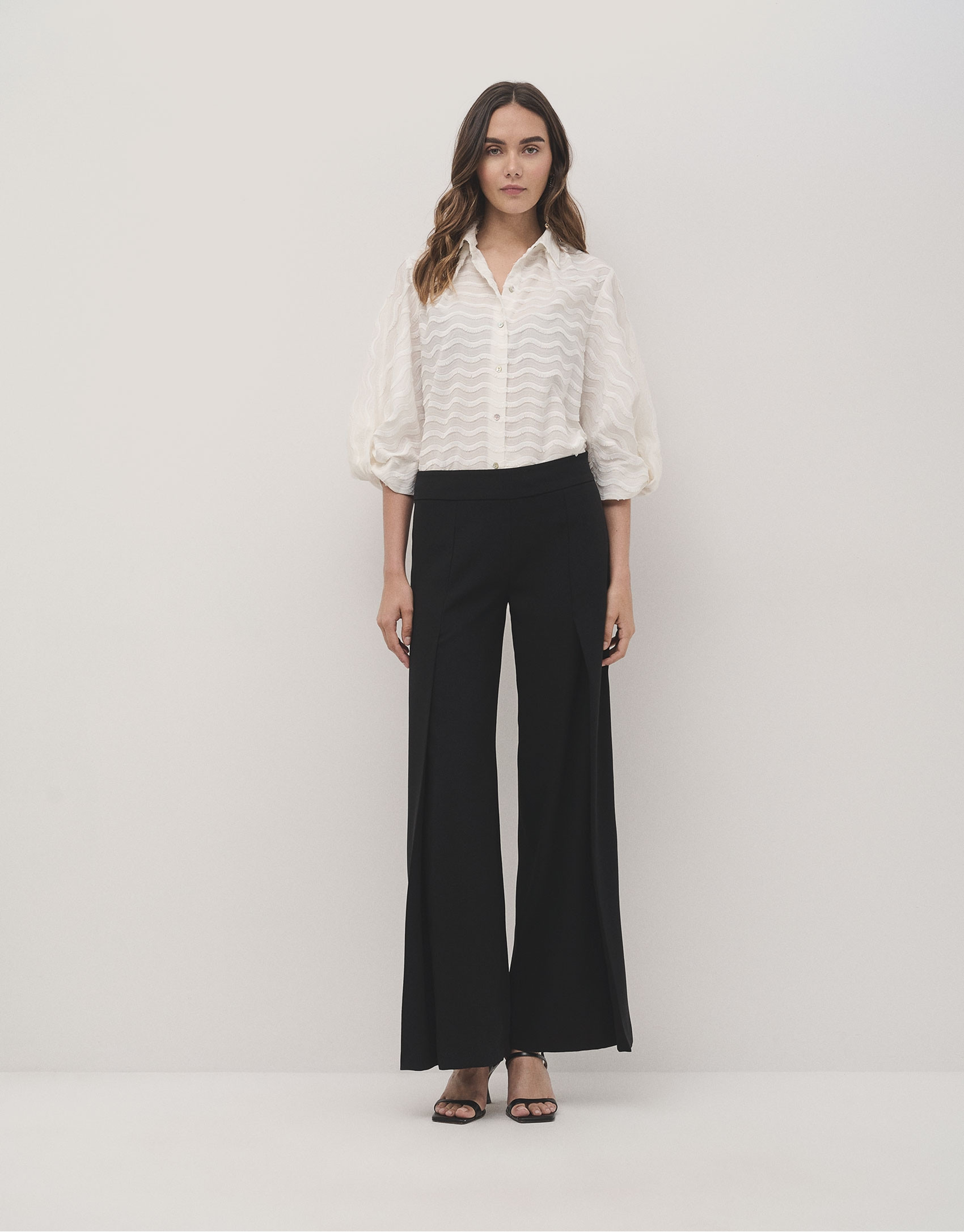 White oversize fil coupé blouse with waves | Roberto Verino