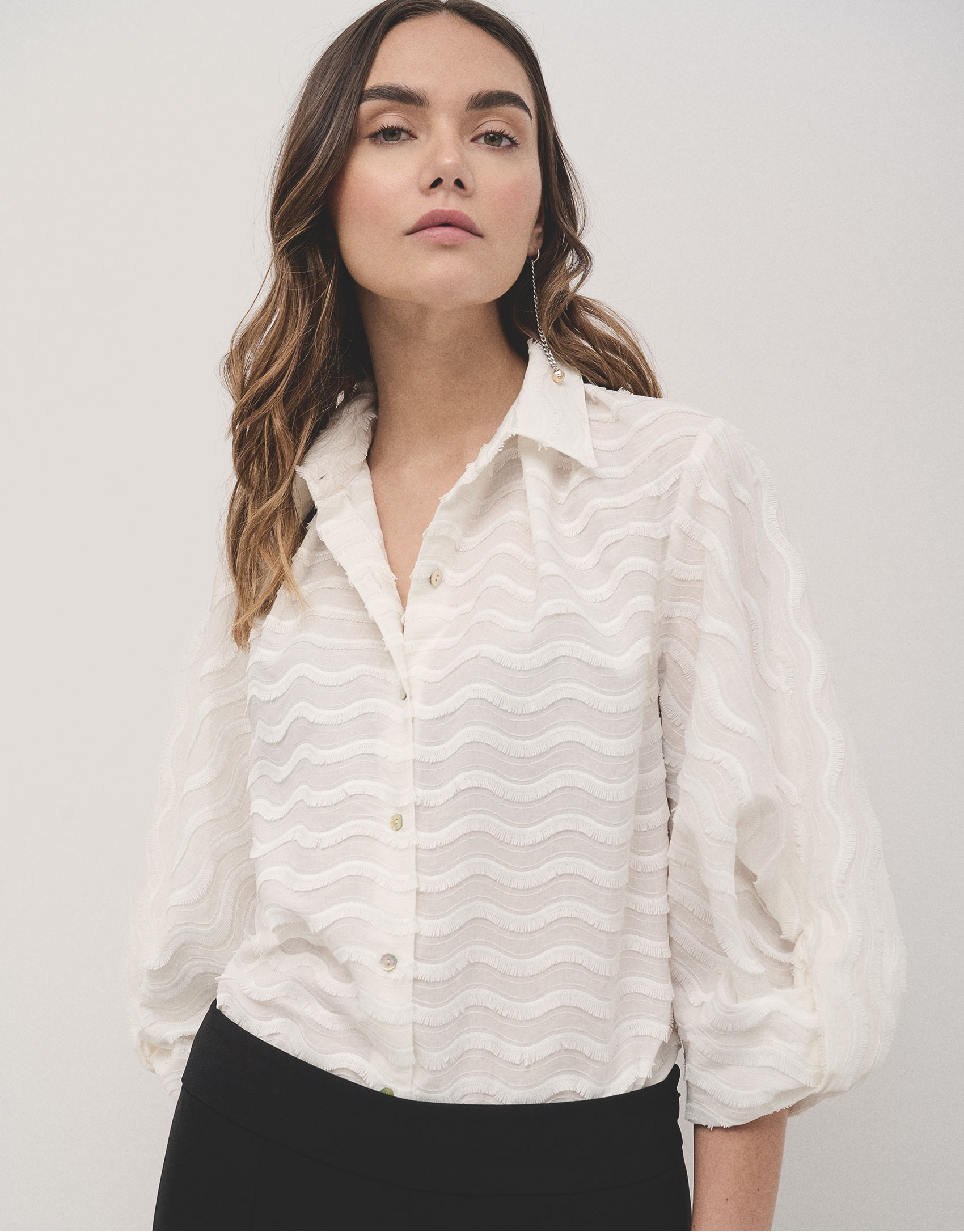 Blusón fill coupé blanco con ondas - Mujer | Roberto Verino