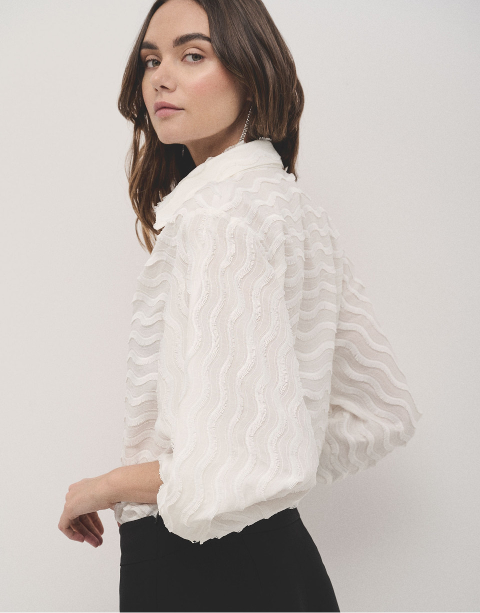 White oversize fil coupé blouse with waves | Roberto Verino