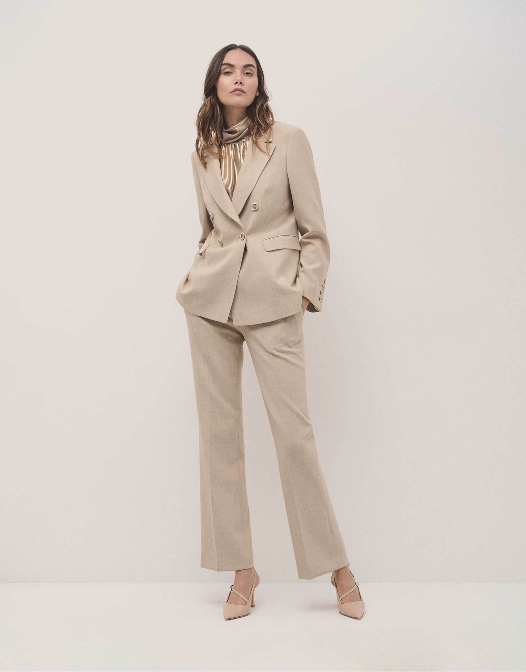 Blazer cruzada doble crepé beige - Mujer | Roberto Verino