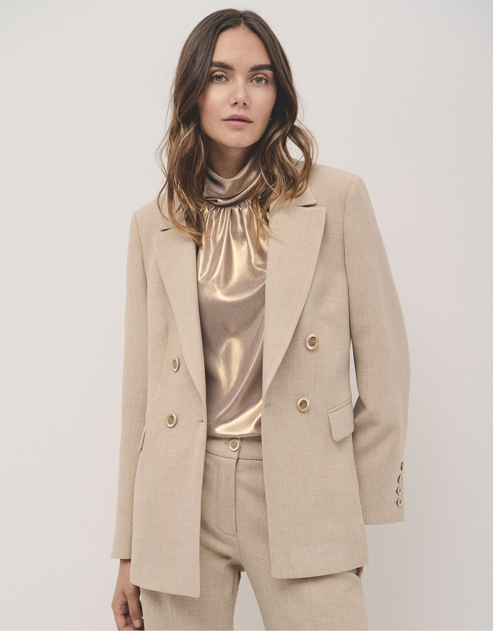 Blazer cruzada doble crepé beige - Mujer | Roberto Verino