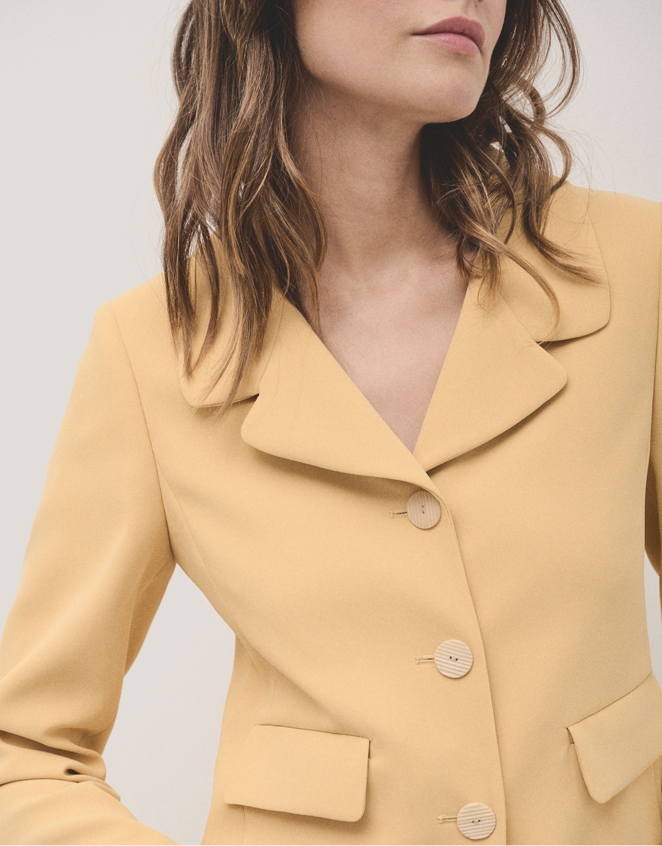 Chaqueta corta crepe mostaza - Mujer - PV2024 | Roberto Verino