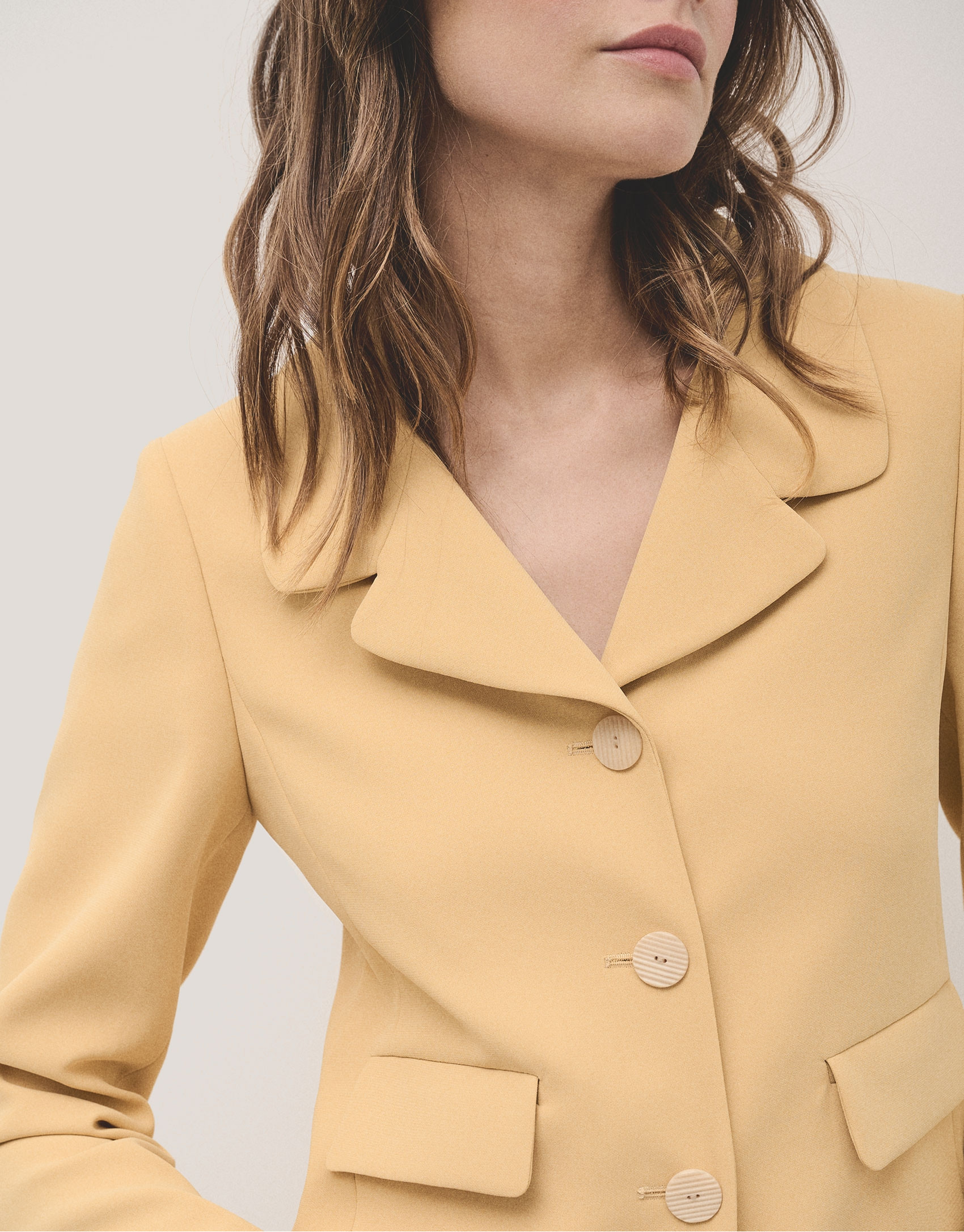 Short mustard crepe jacket - Woman - SS2024 | Roberto Verino