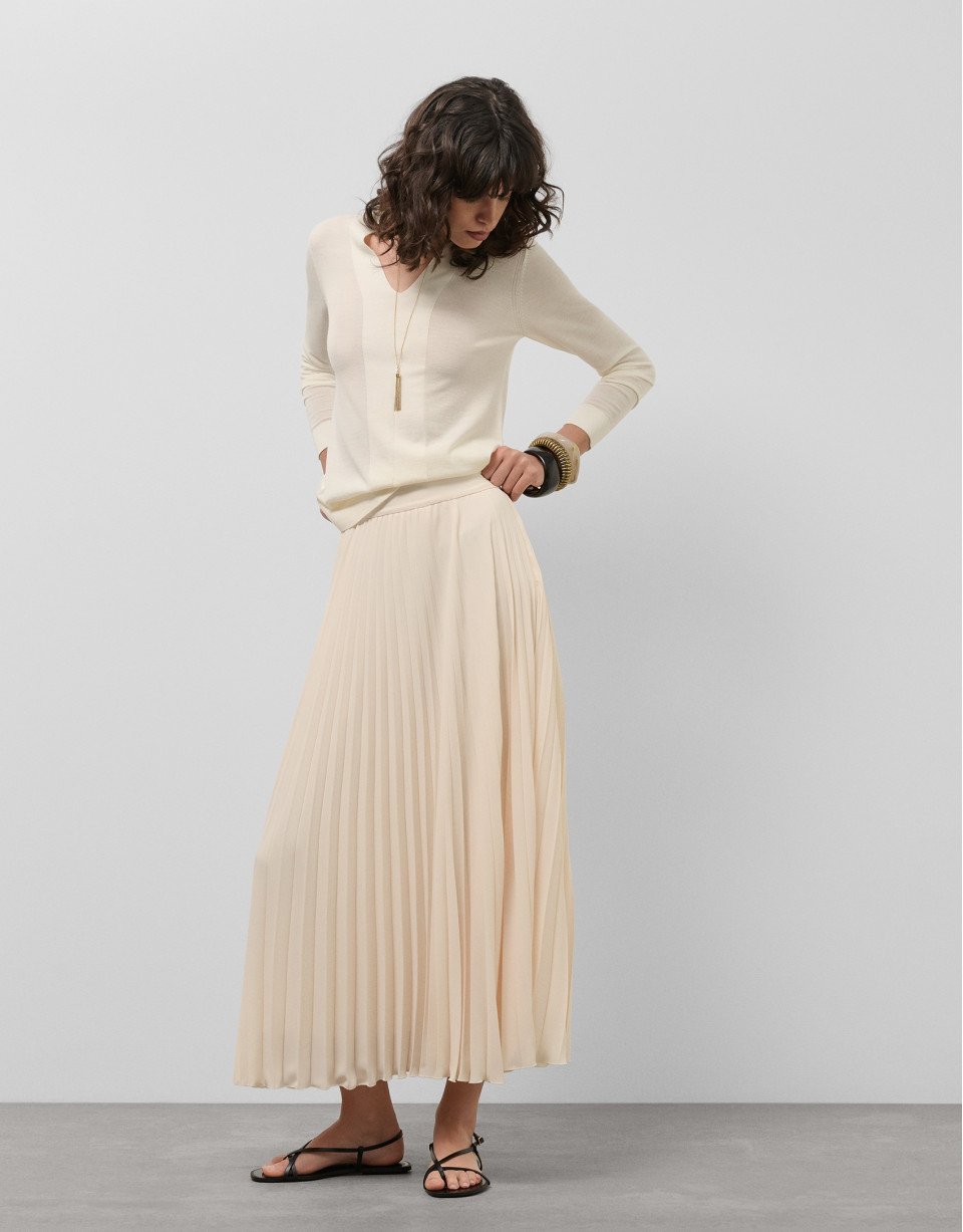 Beige light gauge knit sweater with V-neck | Roberto Verino