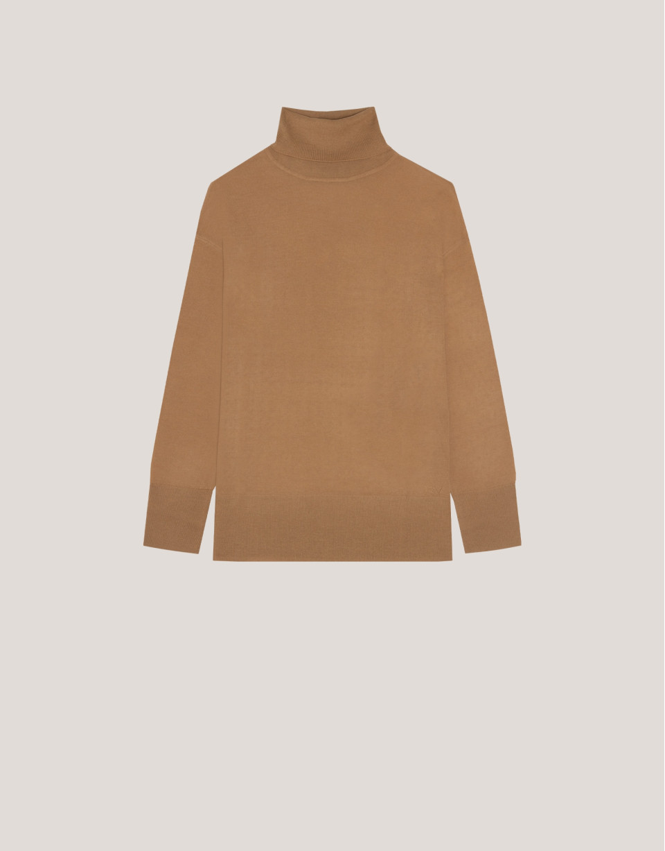 Camel fine wool knitted jumper with turtleneck | Roberto Verino