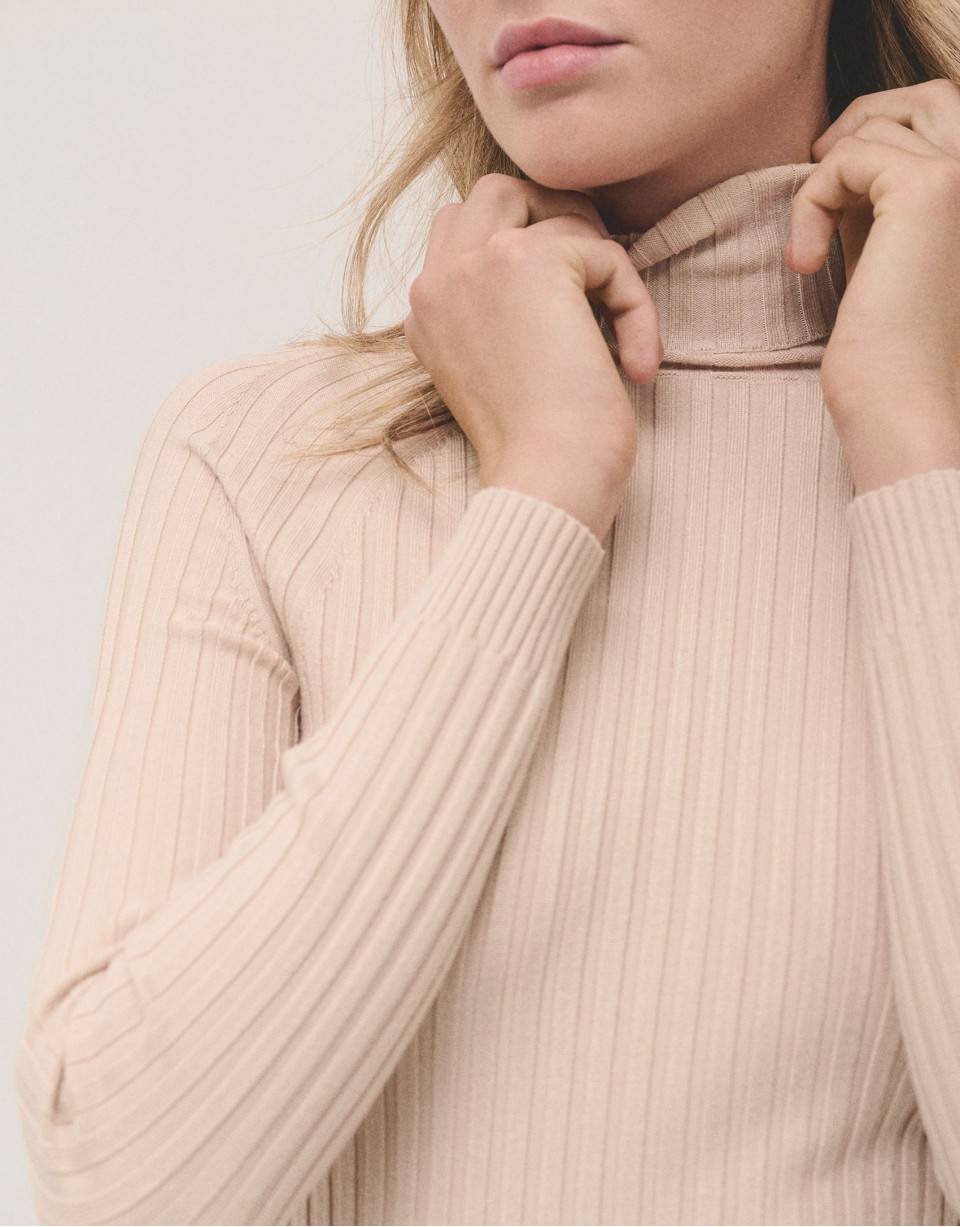 Beige ribbed turtleneck jumper - Woman - AW2024 | Roberto Verino