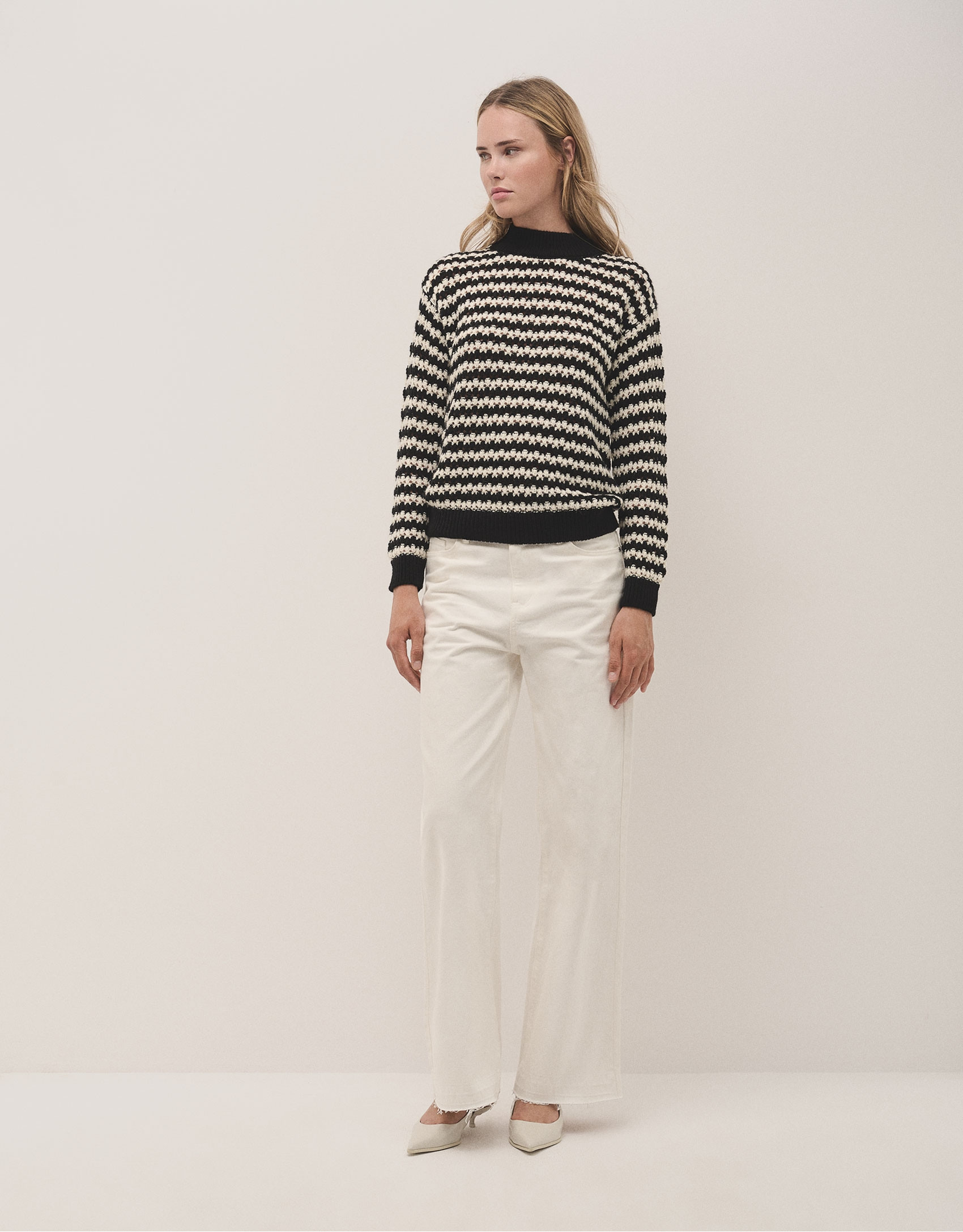 Jersey cuello subido jacquard listas blanco y... | Roberto Verino