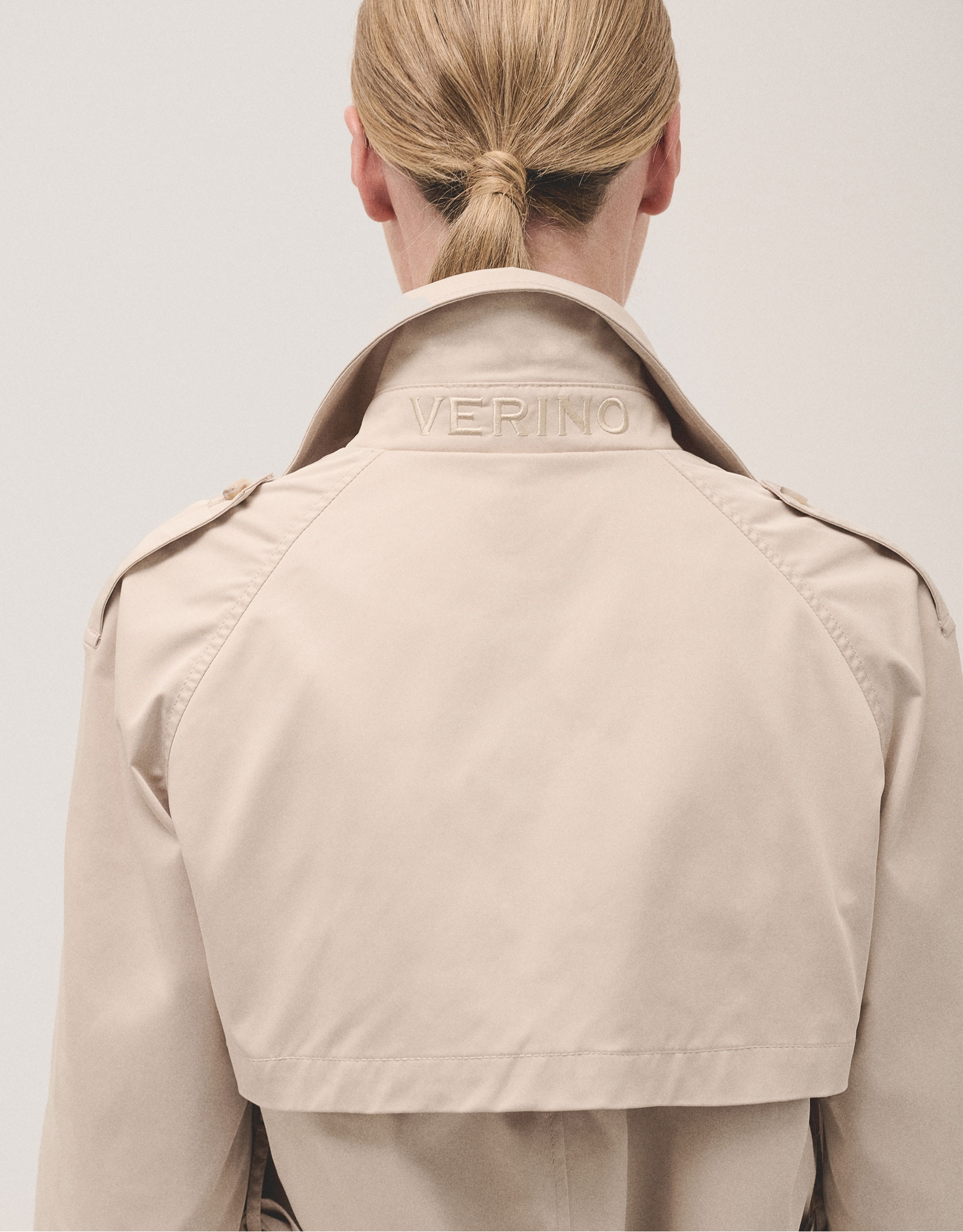Gabardina clásica beige - Sale - PV2025 | Roberto Verino