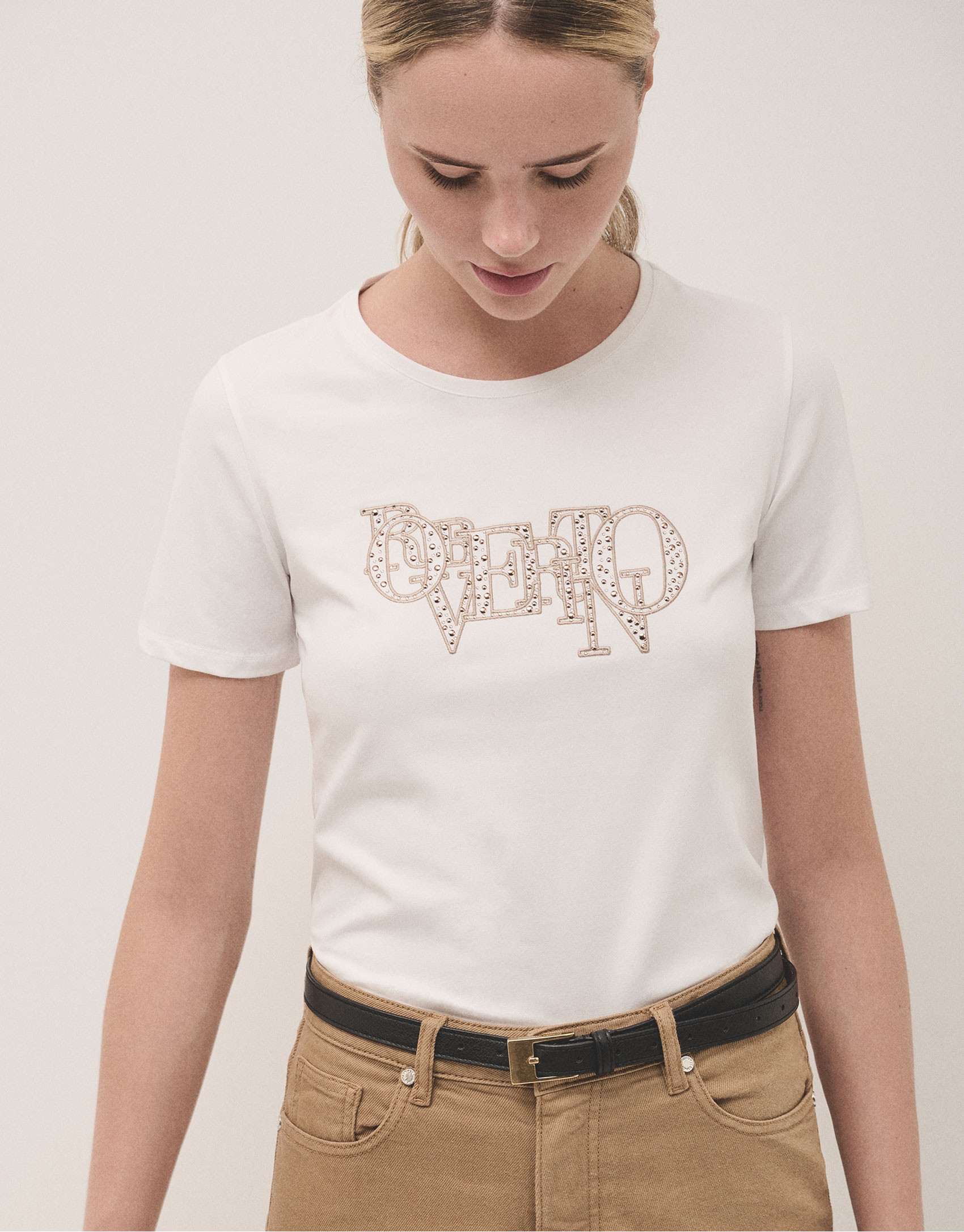 Camiseta algodón blanca con logo bordado con... | Roberto Verino