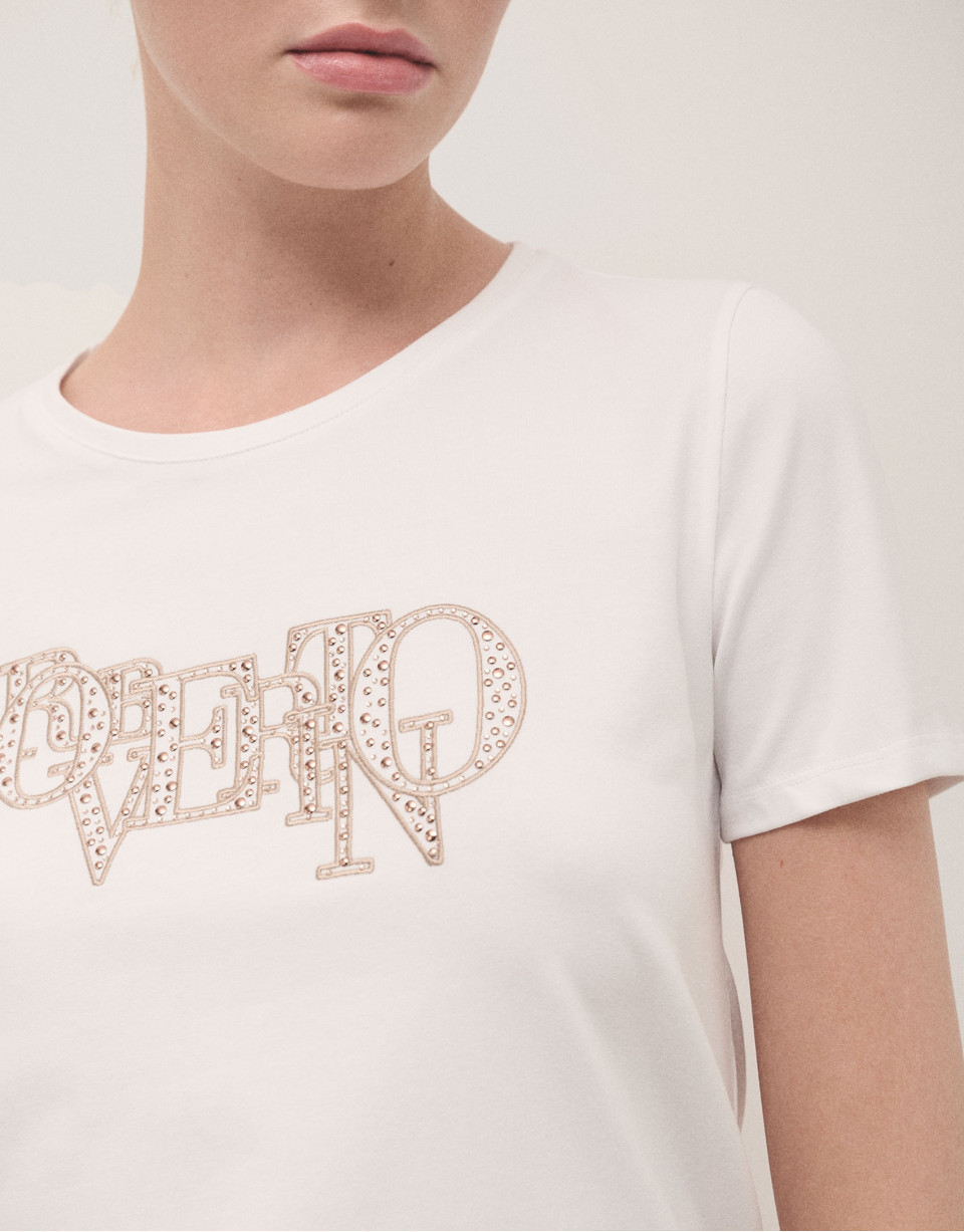 White cotton top with embroidered logo and studs | Roberto Verino