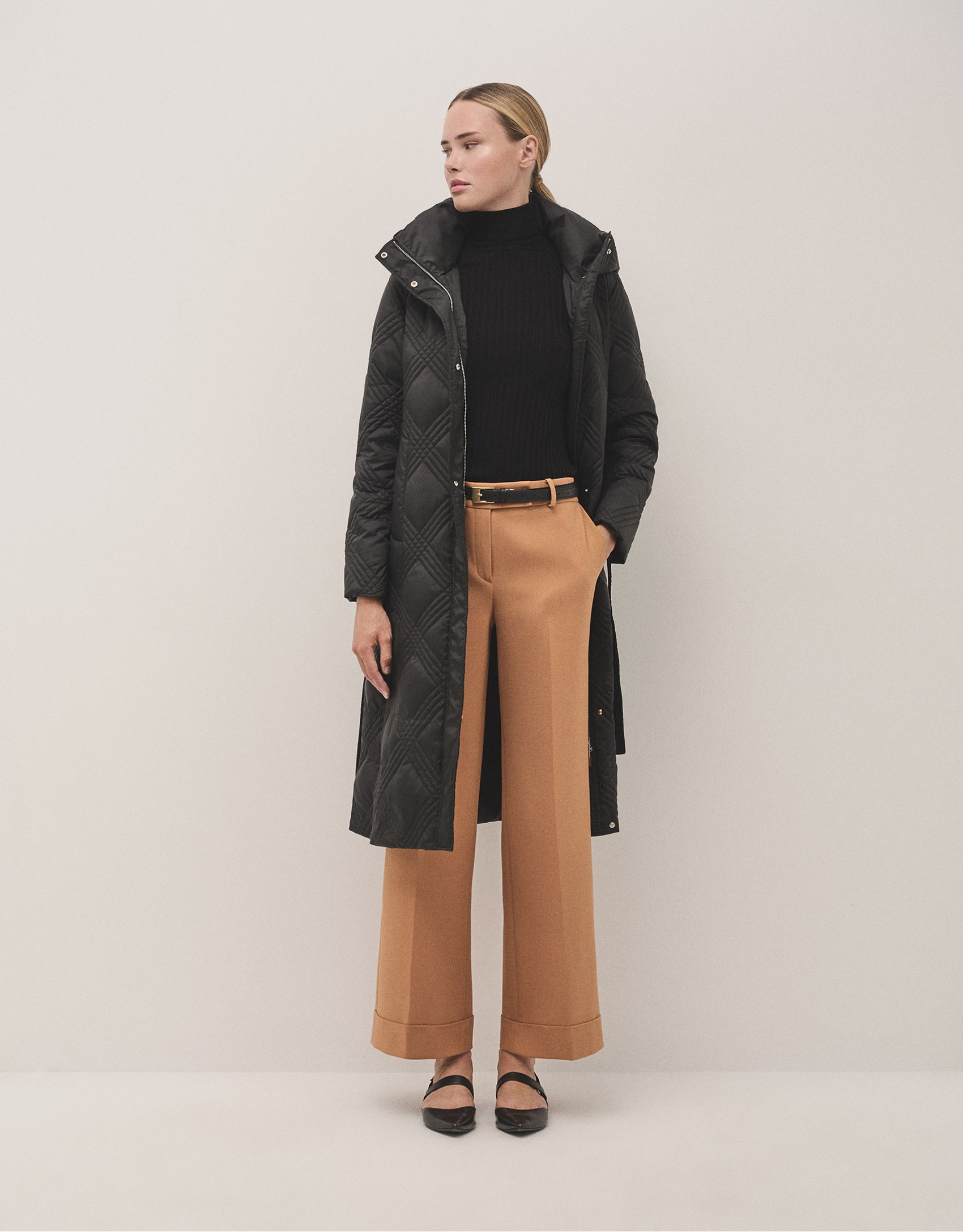 Long black diamond quilted coat  - Woman | Roberto Verino