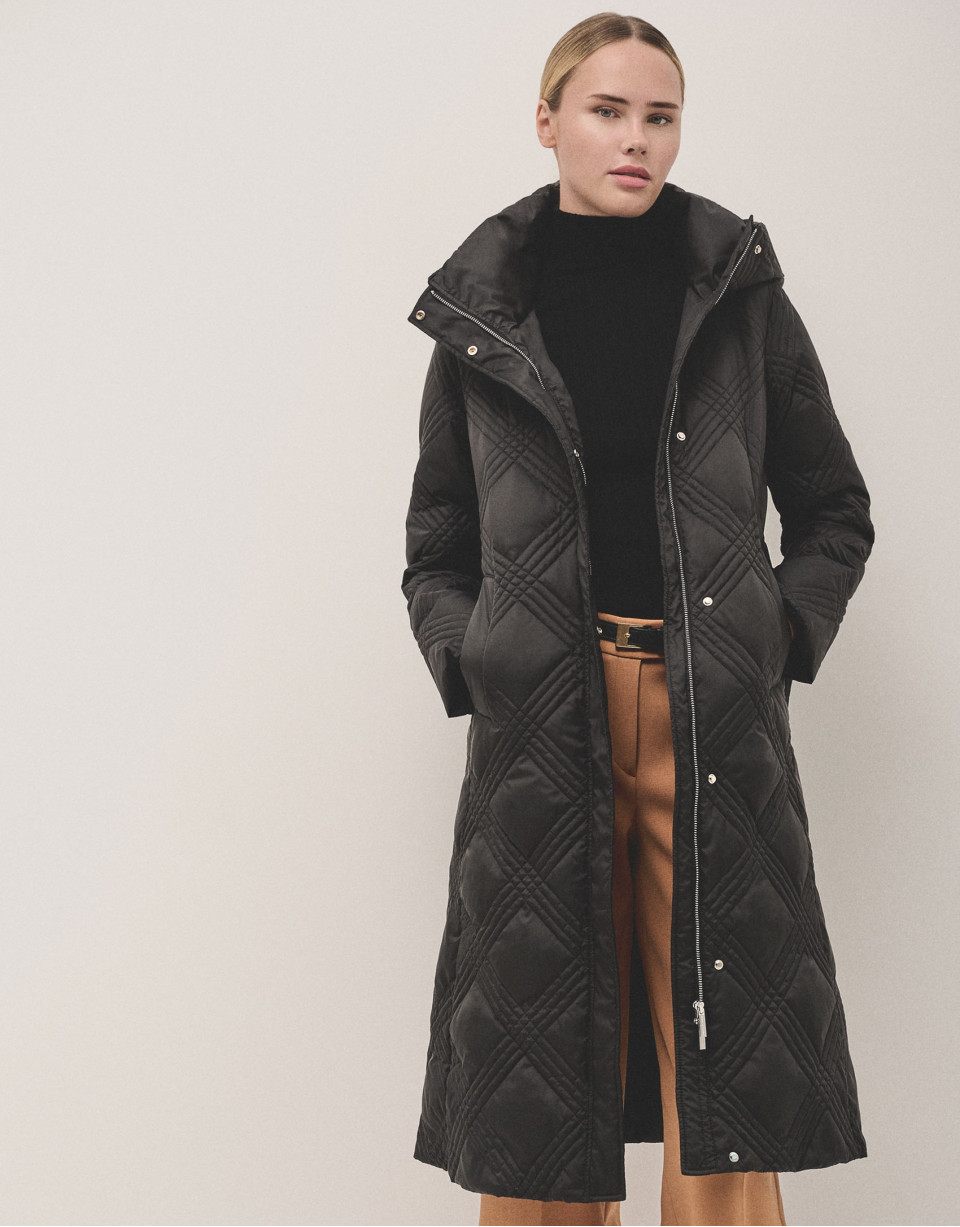 Long black diamond quilted coat  - Woman | Roberto Verino