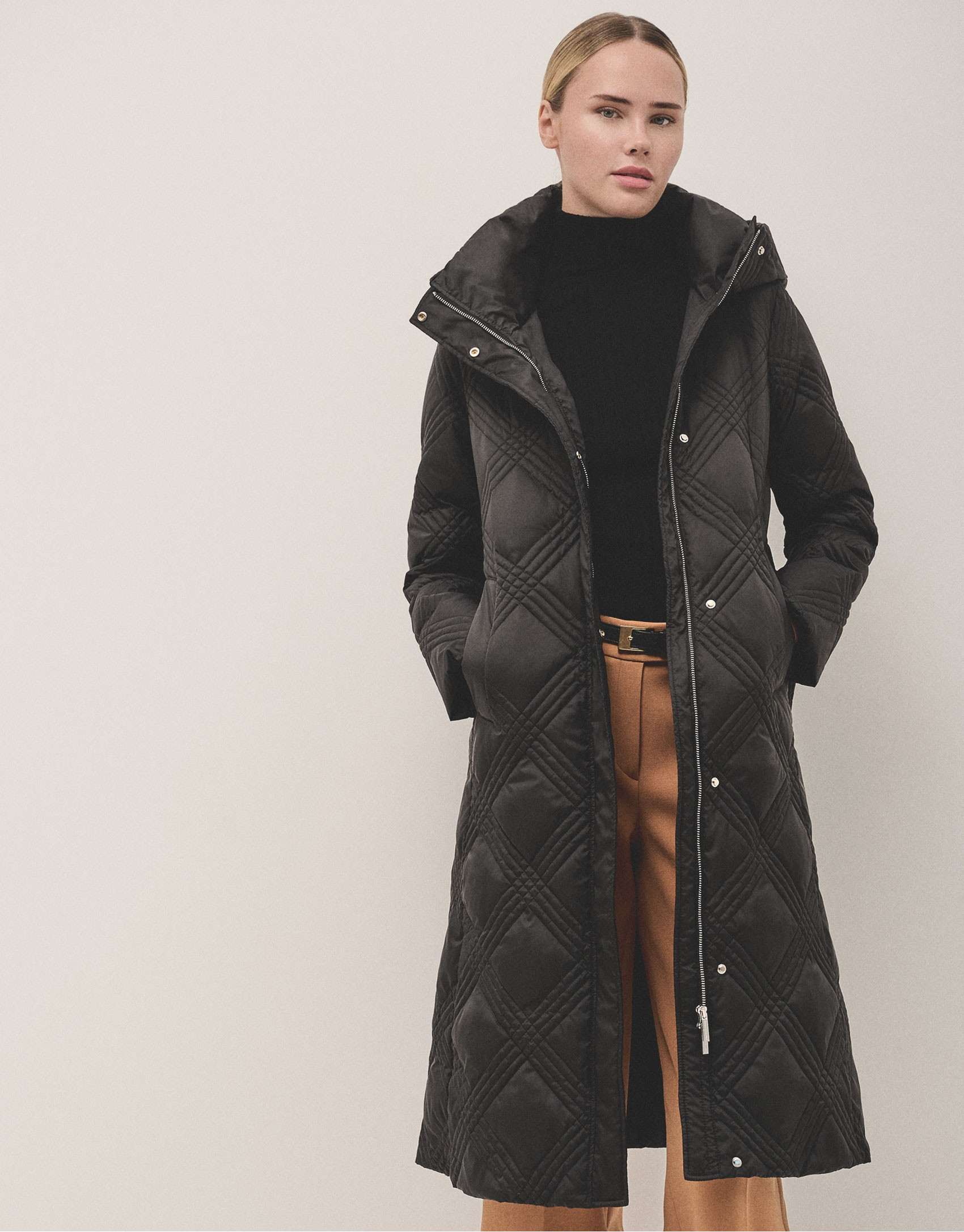 Long black diamond quilted coat  - Woman | Roberto Verino