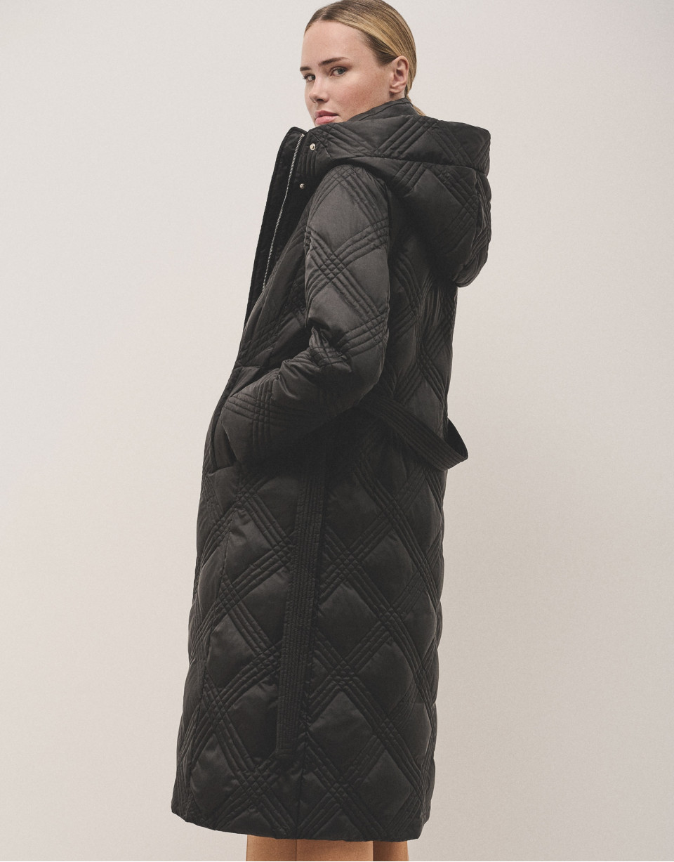 Long black diamond quilted coat  - Woman | Roberto Verino