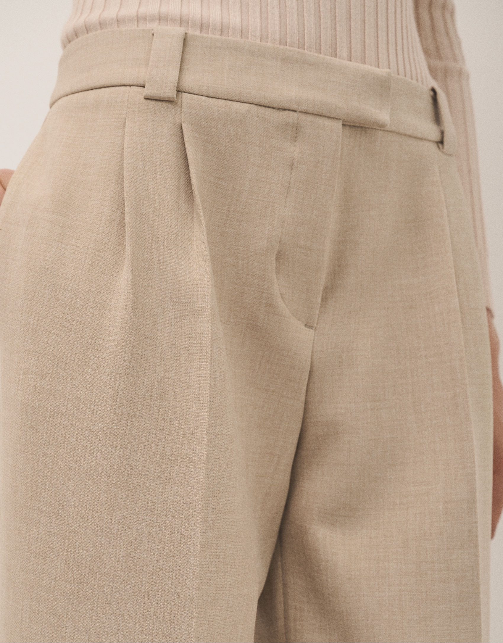 Beige straight double crepe pants with darts | Roberto Verino