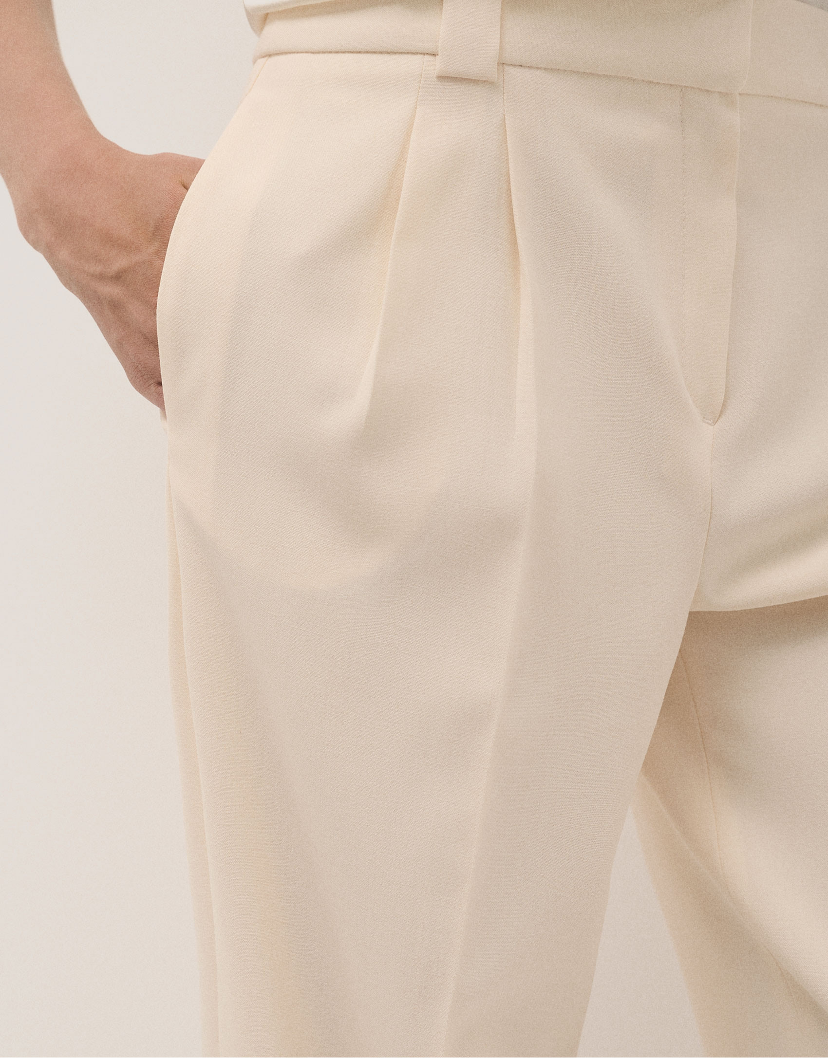Ecru crepe tailored pants with rolled-up hem | Roberto Verino