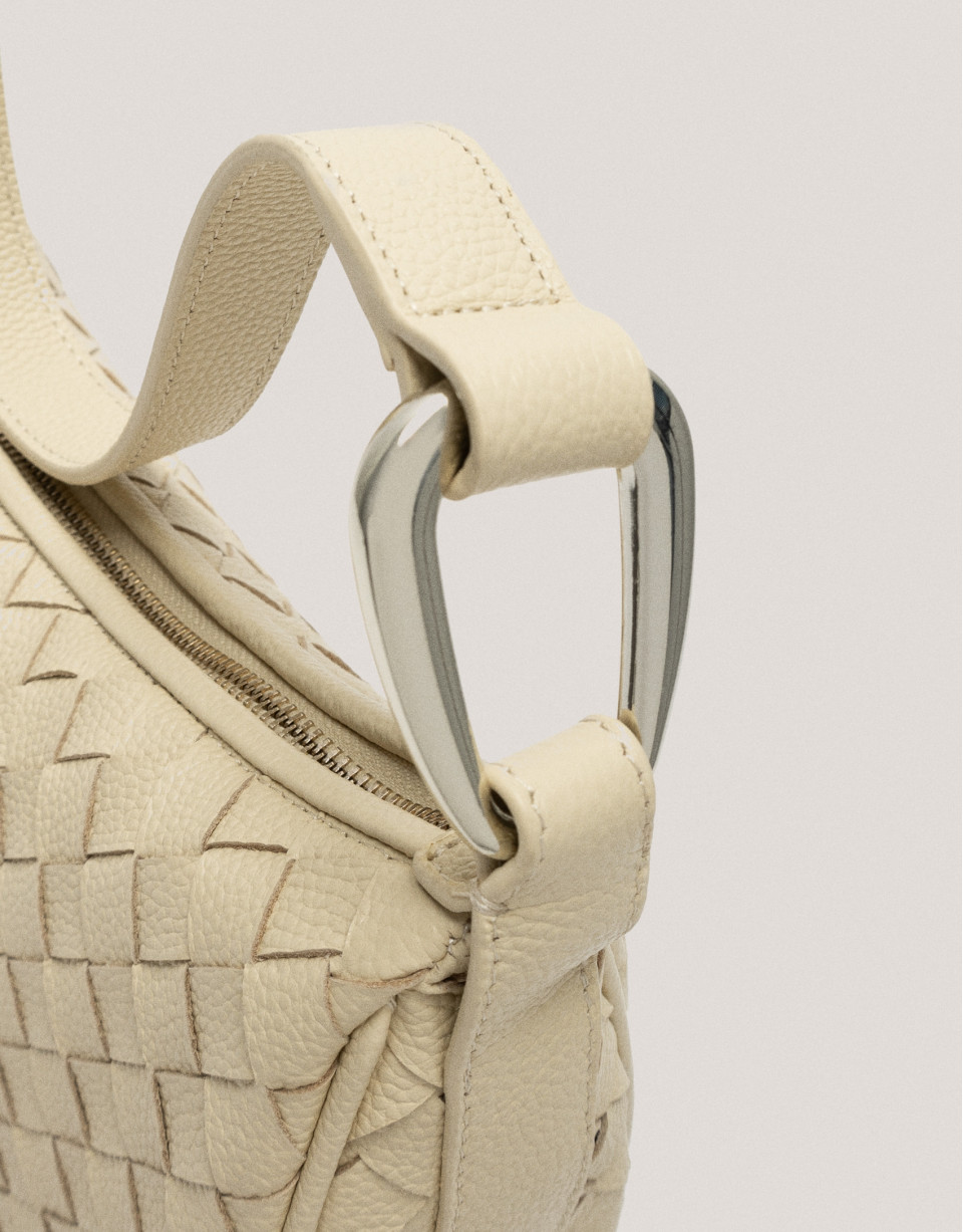 Bolso de hombro Erea Moon piel trenzada beige | Roberto Verino