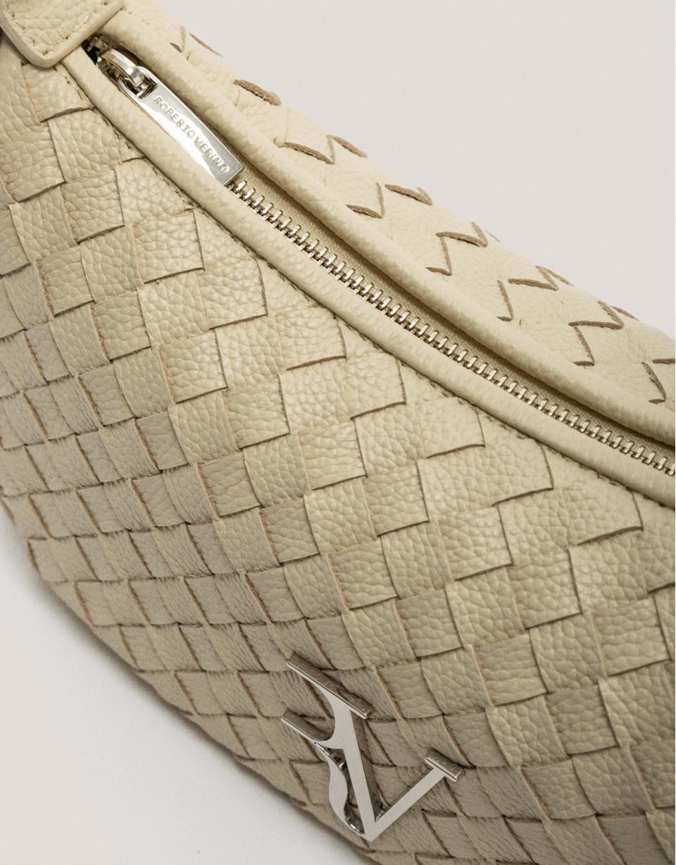 Bolso de hombro Erea Moon piel trenzada beige | Roberto Verino