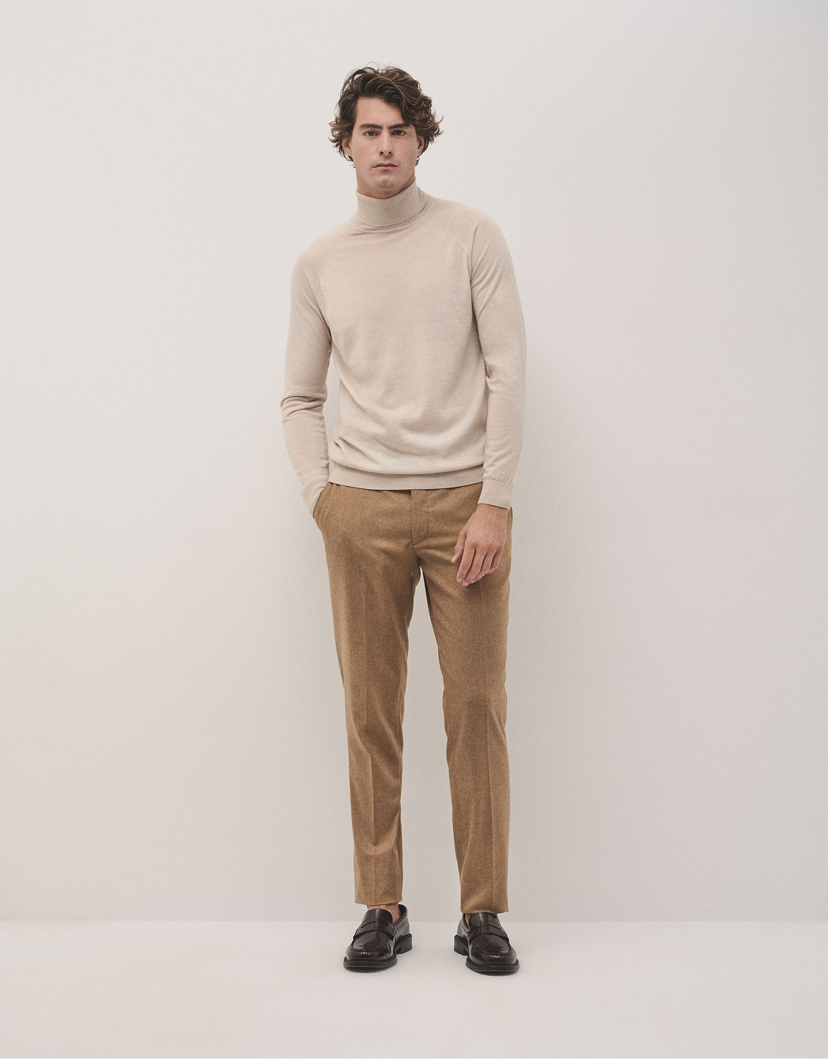 Sand-coloured wool turtle neck sweater - Man | Roberto Verino